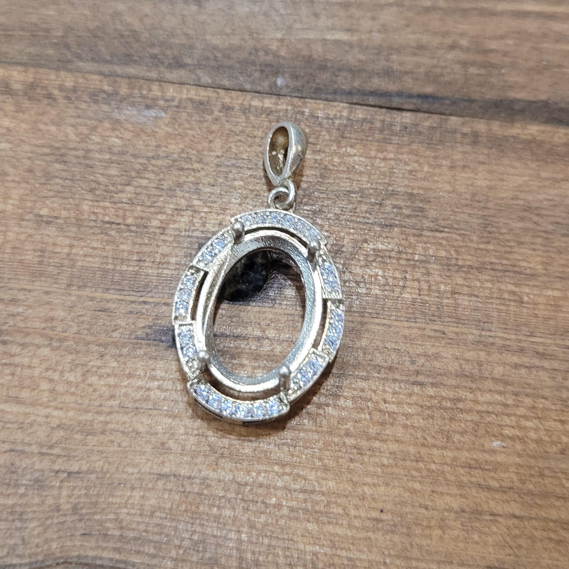 تو گردنی نقره خام