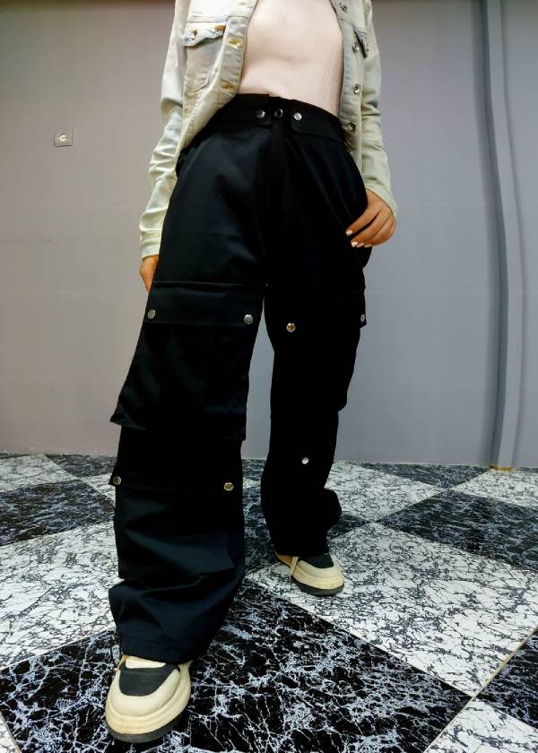 خرید اینترنتی شلوار کارگو بگ مشکی زنانه 6 جیب باقیمت 680 هزار تومان