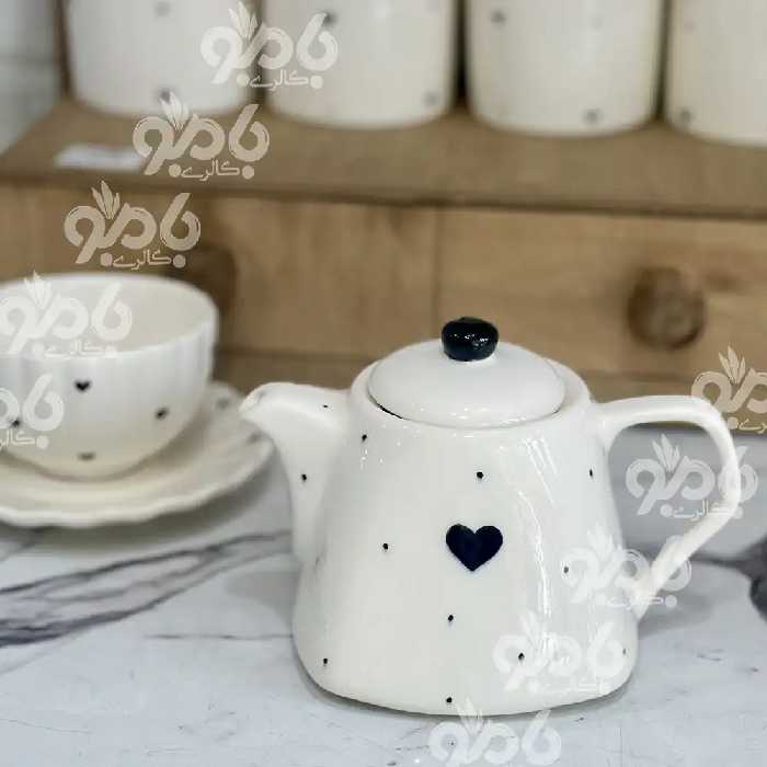 قوری سرامیکی کف مربع قلب خال مشکی