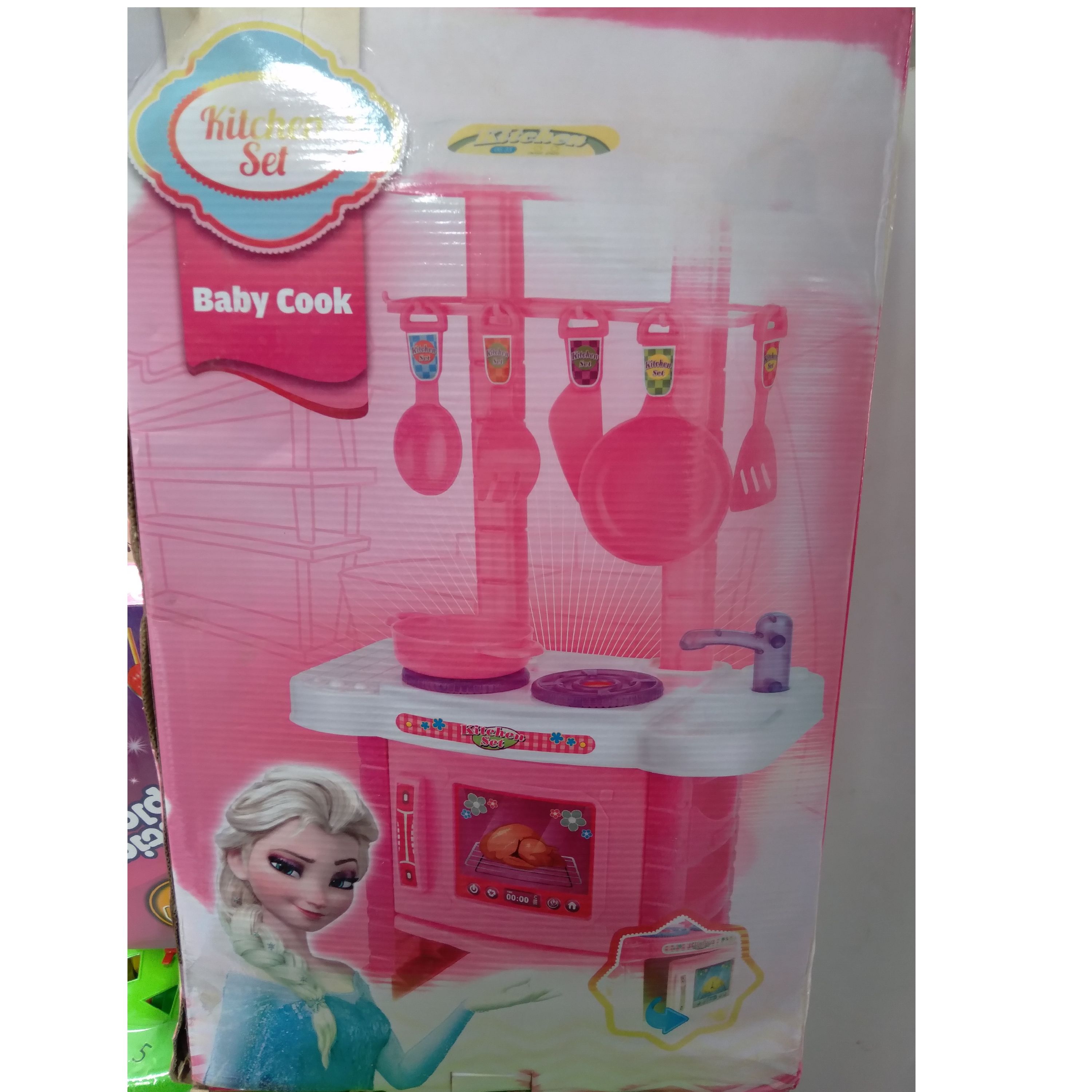 آشپزخانه بهمراه اجاق گاز سایز کوچک 