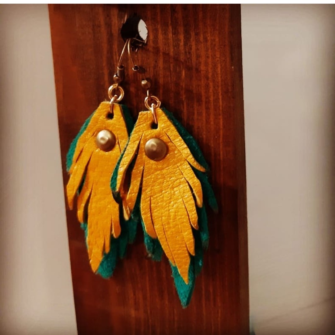 گوشواره چرم طبیعی
