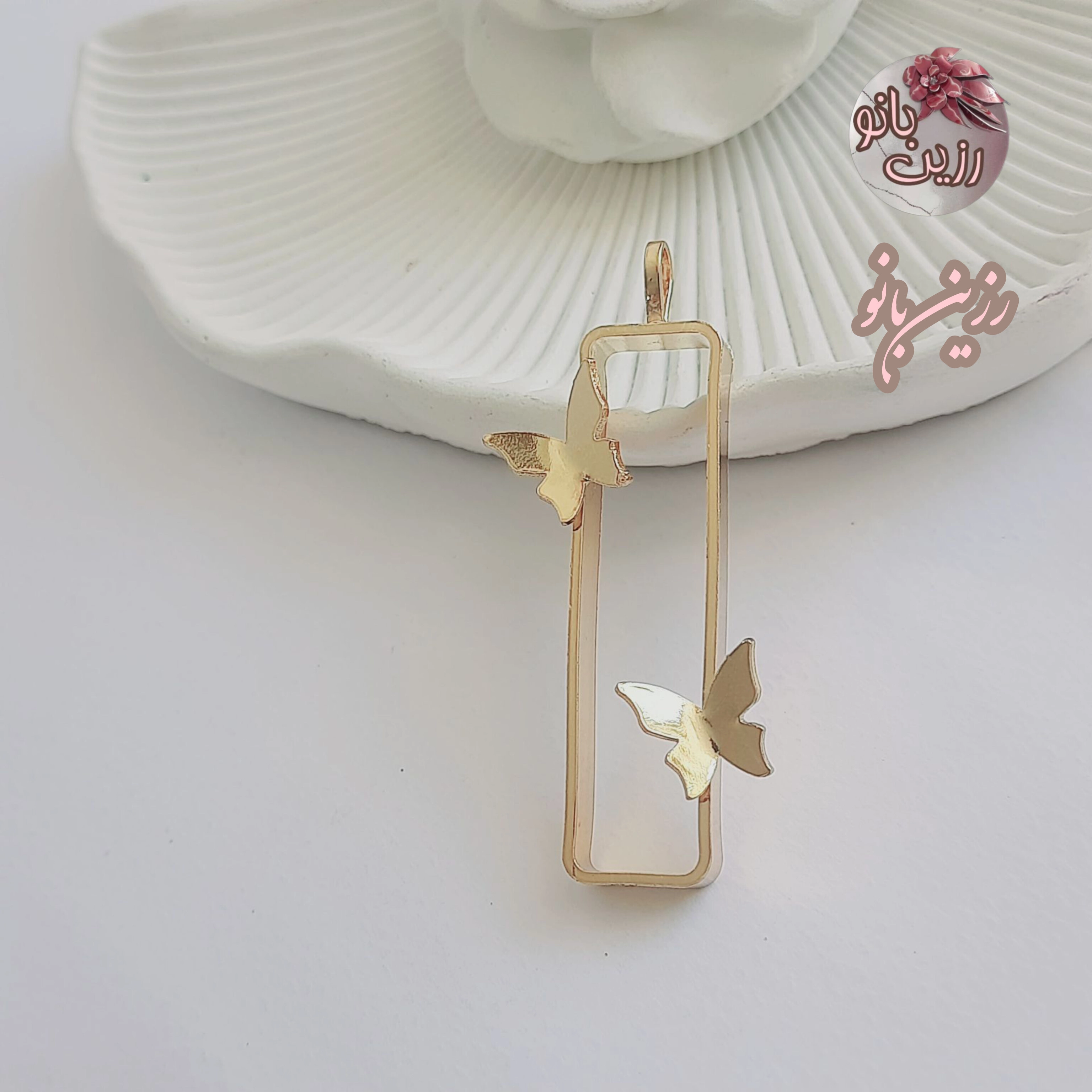 گردنی مستطیلی طرح دار رنگ ثابت طلایی