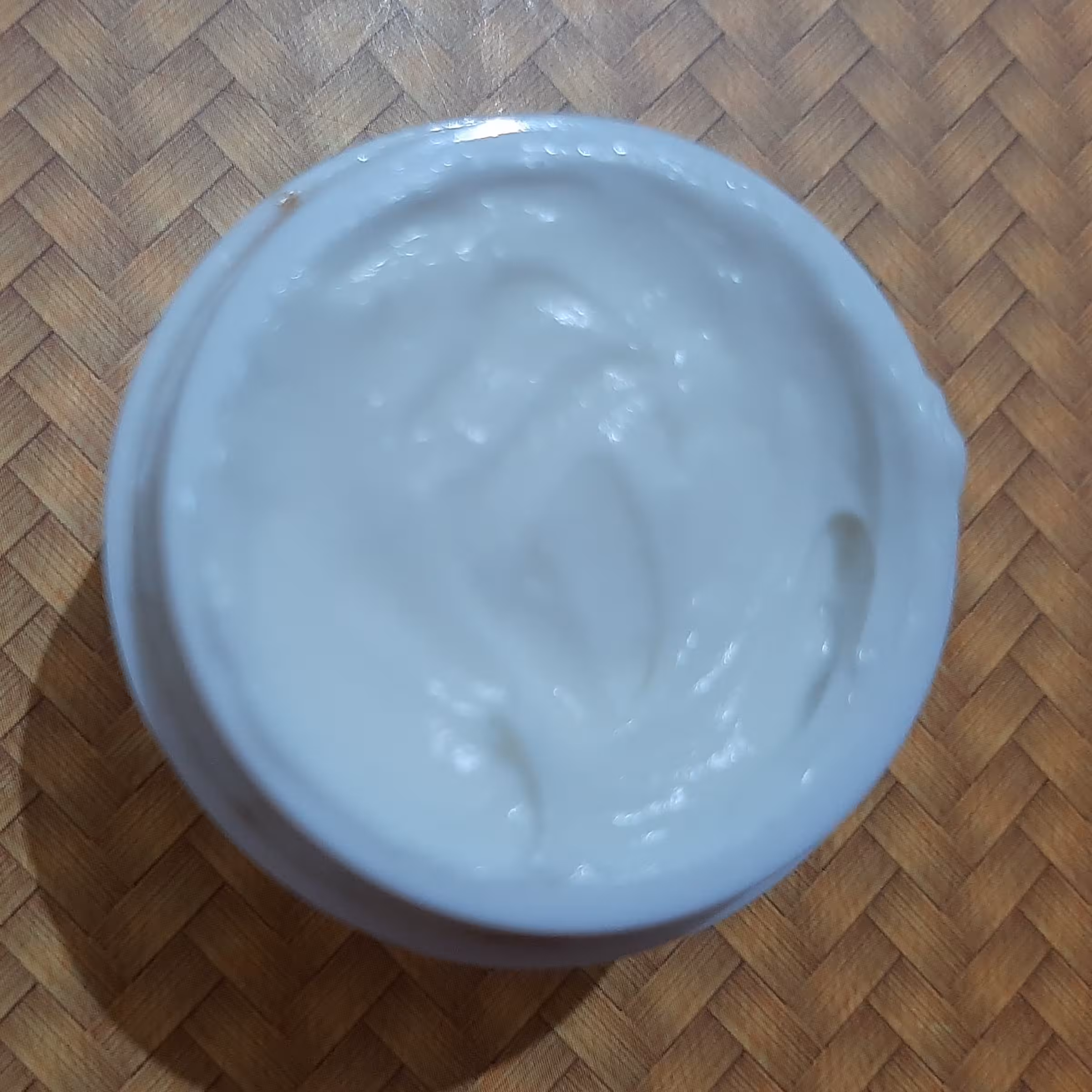 کرم مرطوب کننده مخصوص پوست چرب
