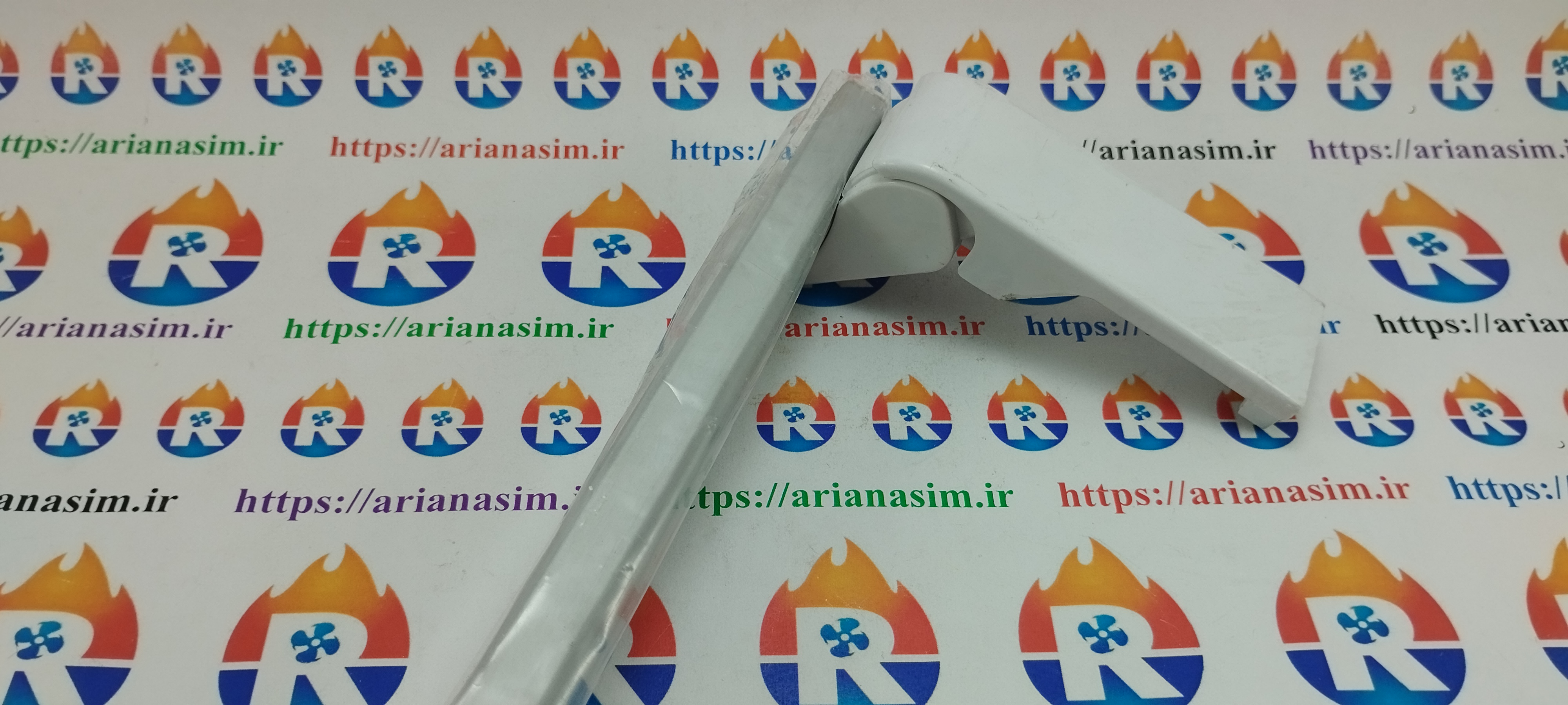دستگیره یخچال فریزر متحرک تخت رنگ نقره ای (فاصله پبچ ها 413) | آریا سیتی