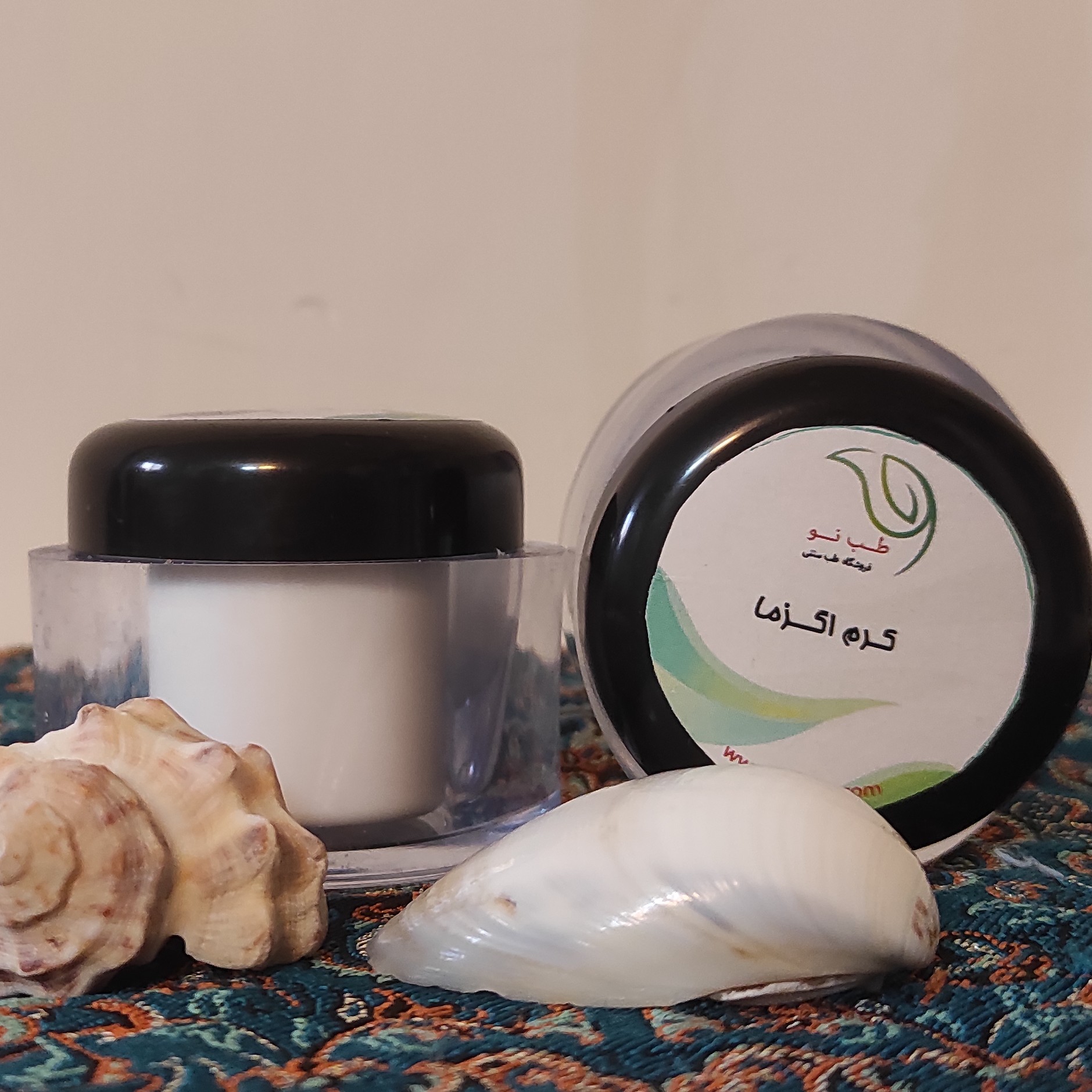 کرم اگزما تهیه شده از بهترین عصاره ها و روغن های گیاهی