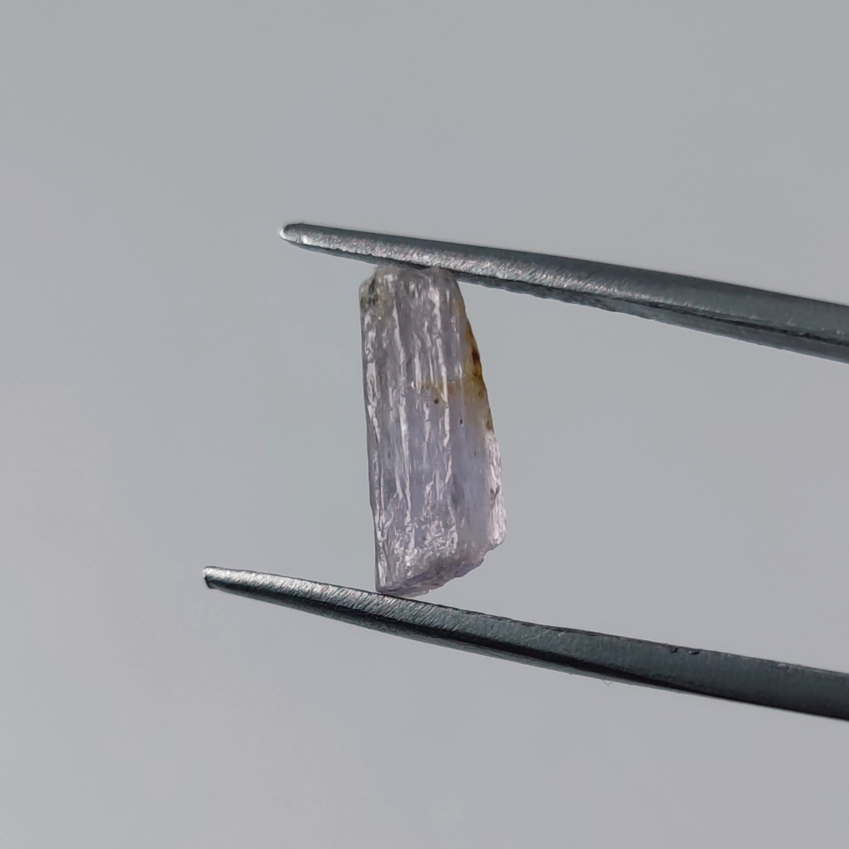 بلور شفاف و کریستالی سنگ اسکاپولیت معدنی      