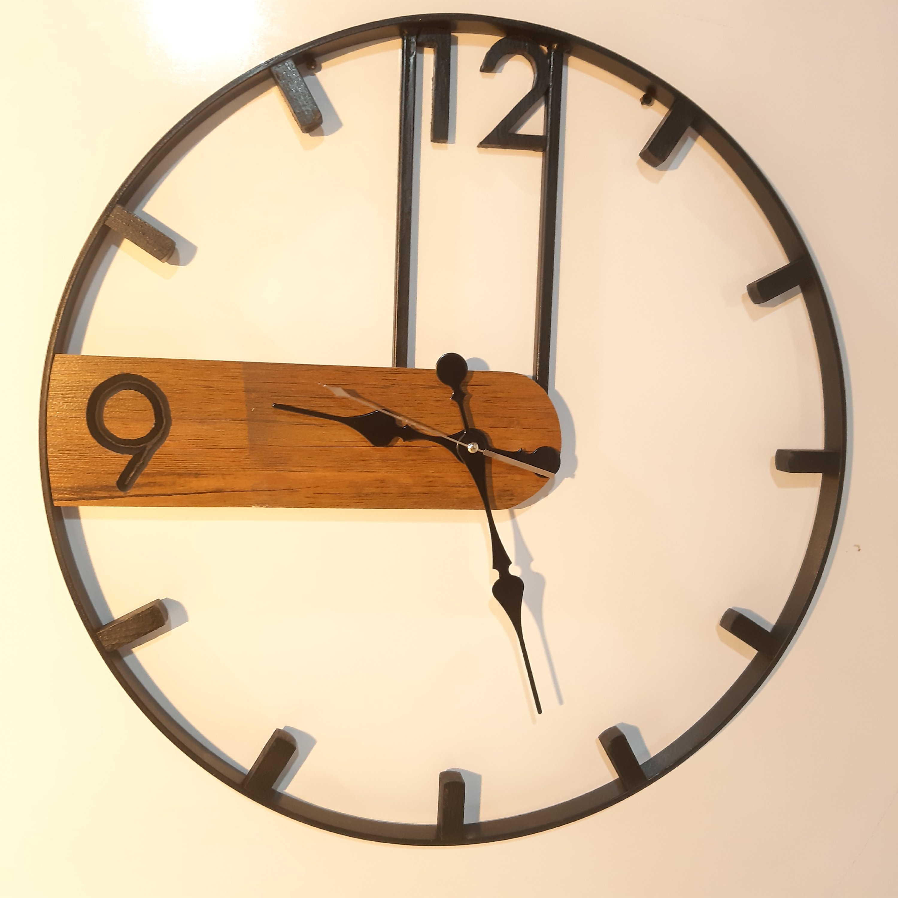 ساعت دیواری چوب و فلز