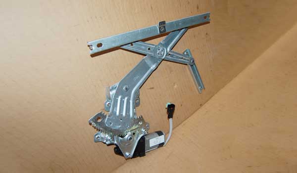 شیشه بالابر درب عقب چپ ام وی ام 110 چین یدک مرکزی - خرید لوازم یدکی خودروهای چینی - لوازم یدکی خودروهای کره ای - لوازم یدکی خودروهای ژاپنی - کف قیمت بازار - ارسال سریع به سراسر ایران