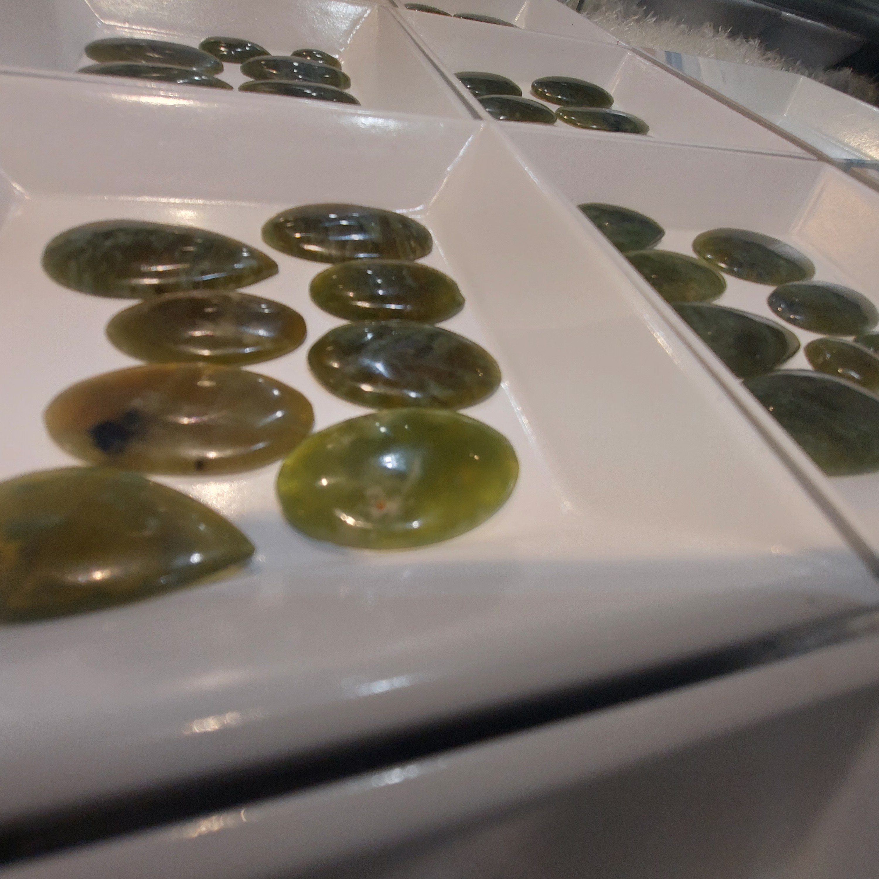 سنگ زبرجد طبیعی کم یاب