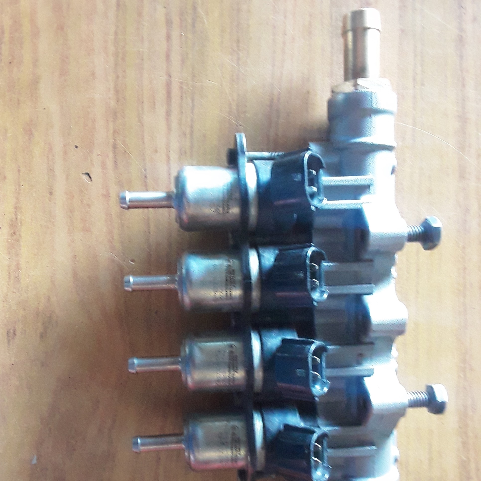 ریل سوخت نیسان یورو 4