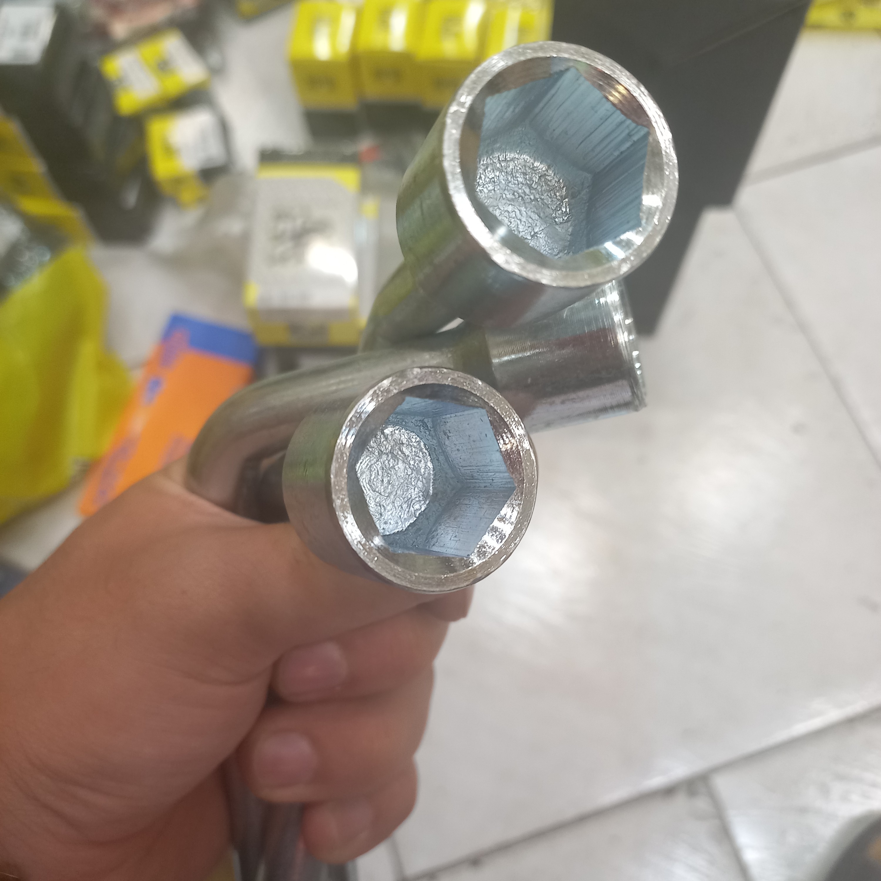 آچار چرخ پژو 405 و پیکان 