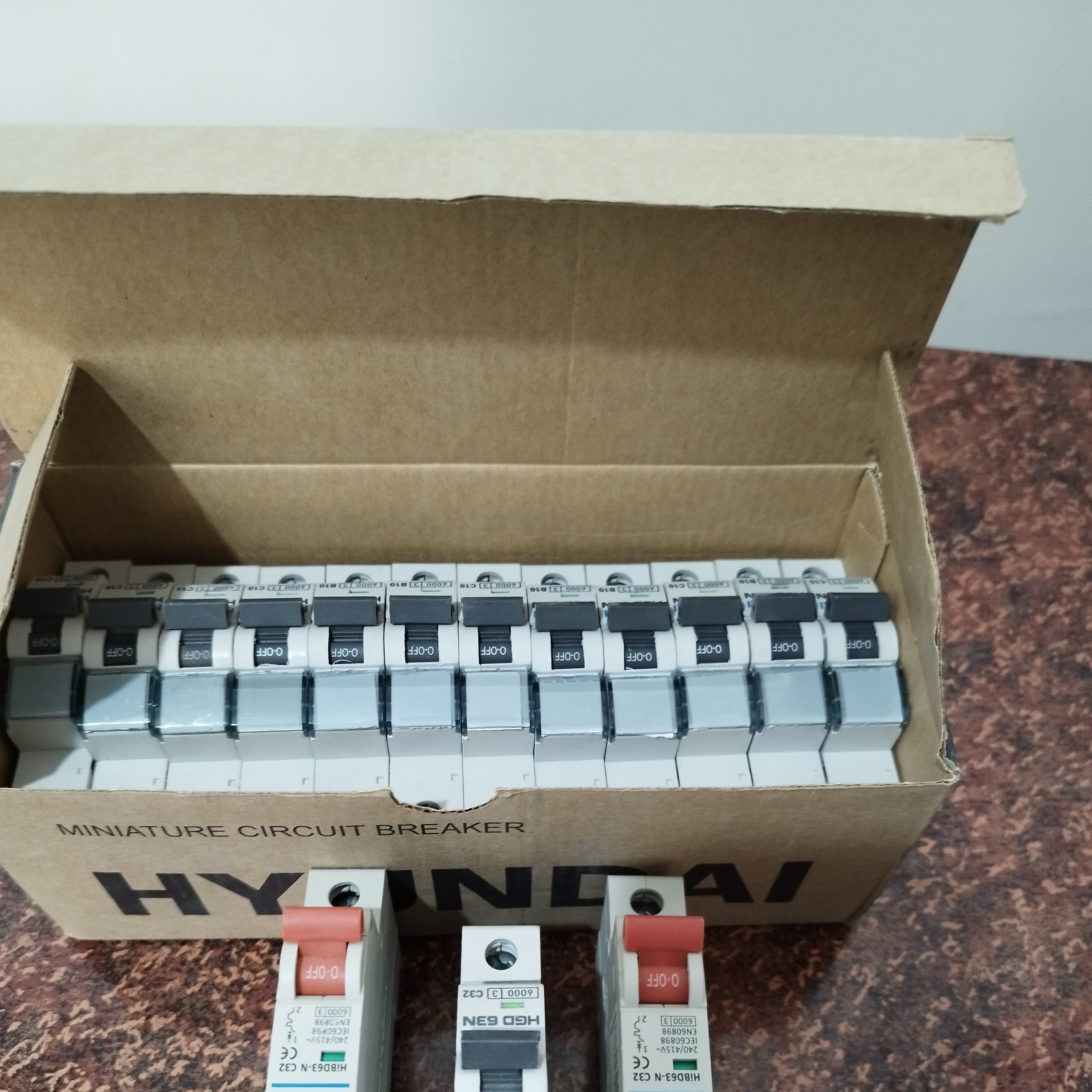 فیوز مینیاتوری تکفاز هیوندا 10 آمپر 