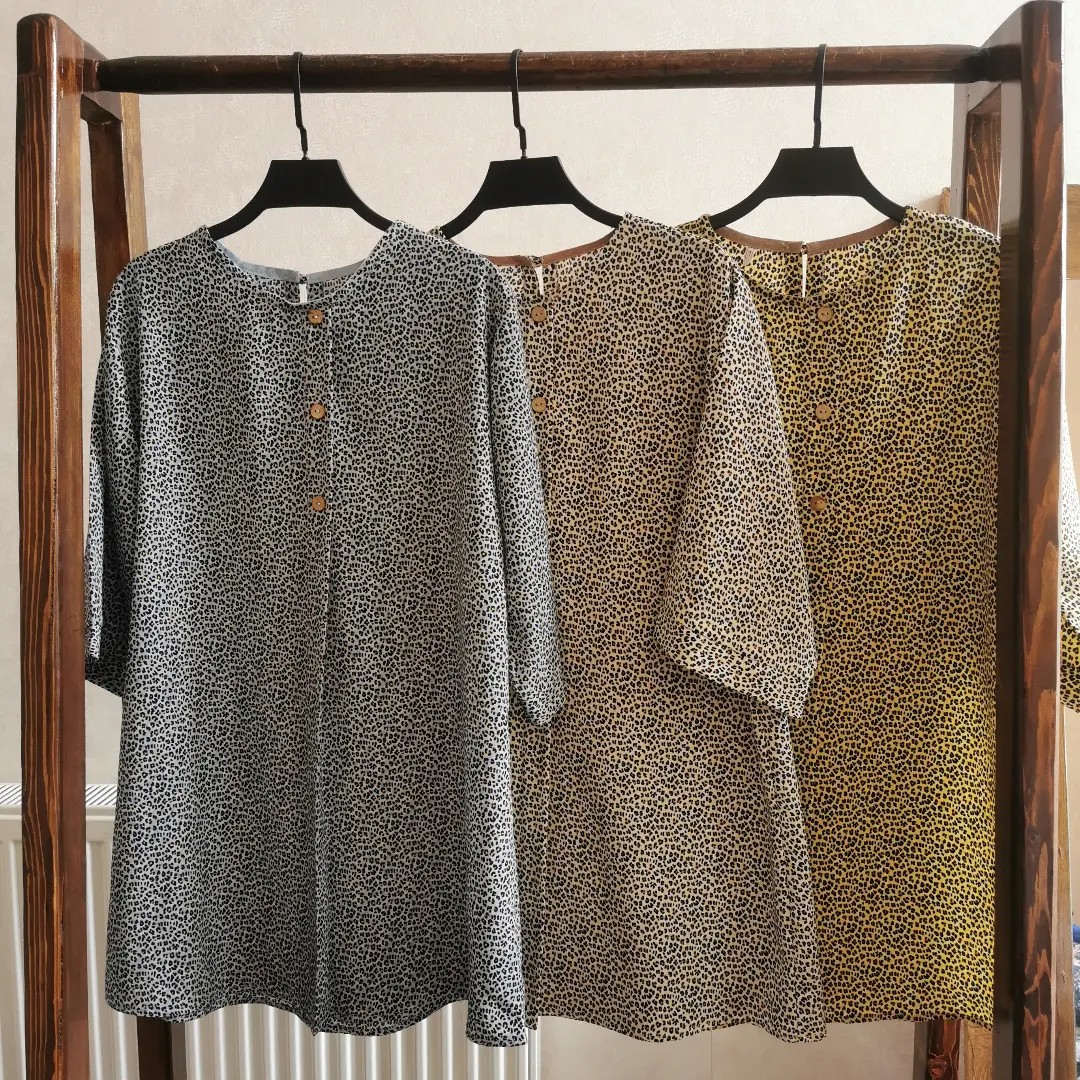 بلوز مجلسی زنانه سه دکمه پلنگی سایز 4و5جنس کرپ النا ضمانت کیفیت ودوخت مناسب سایز54تا62