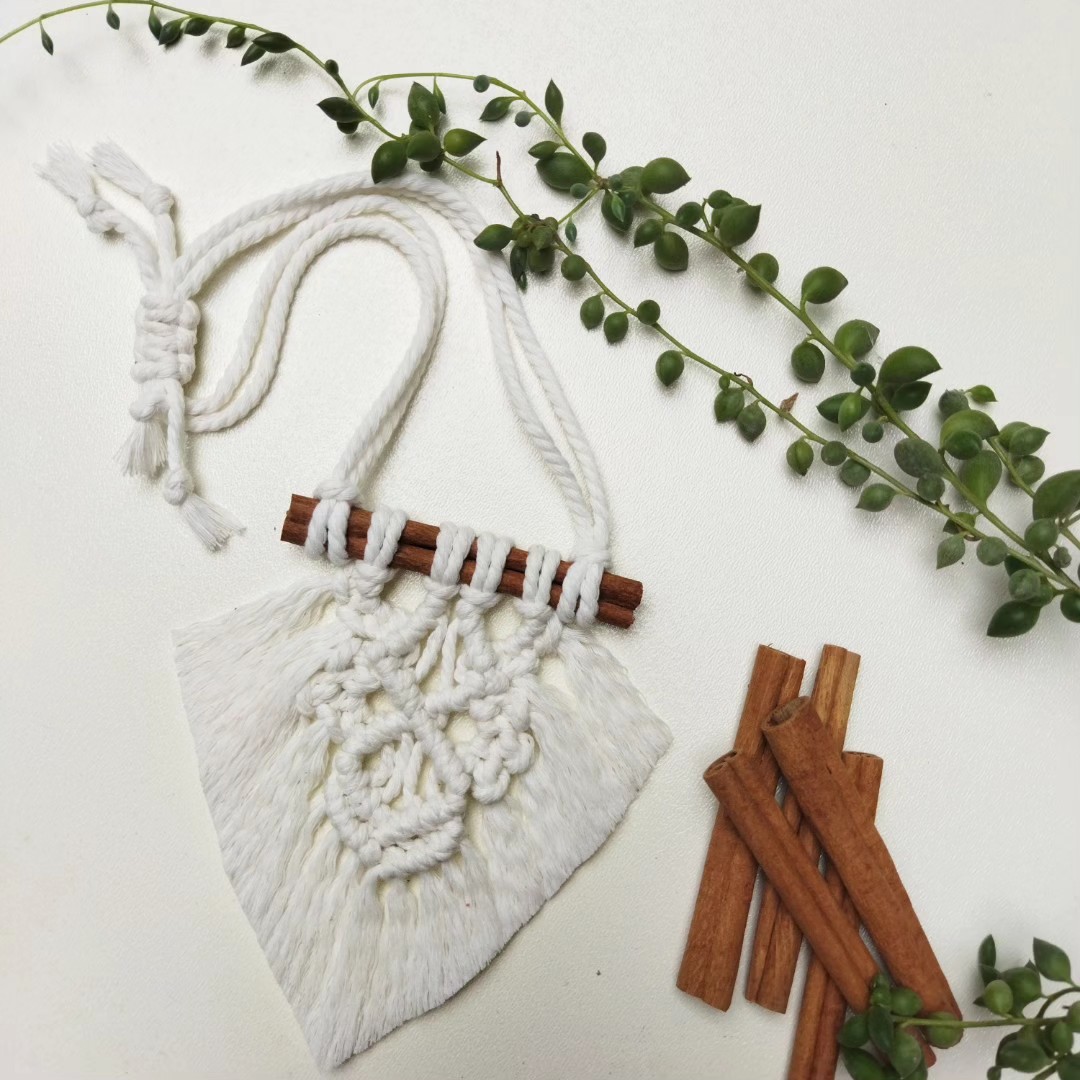 آویز ماشین مکرومه