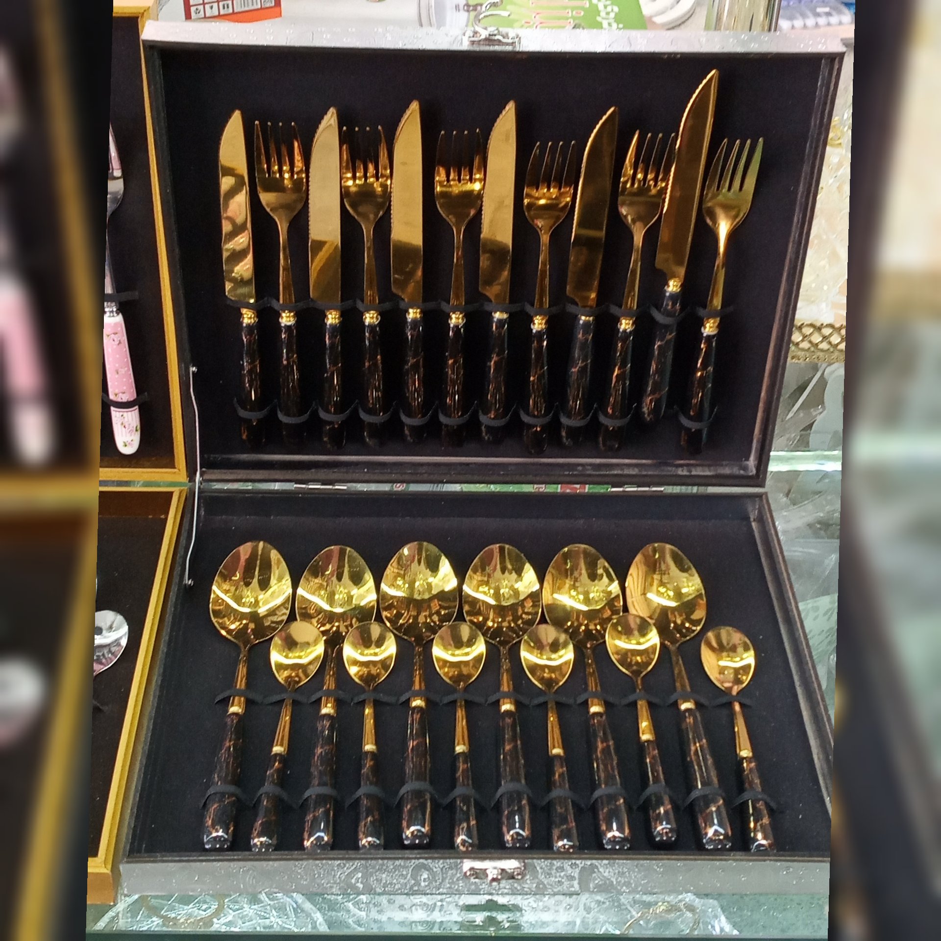 سرویس قاشق چنگال دسته سرامیکی طلایی