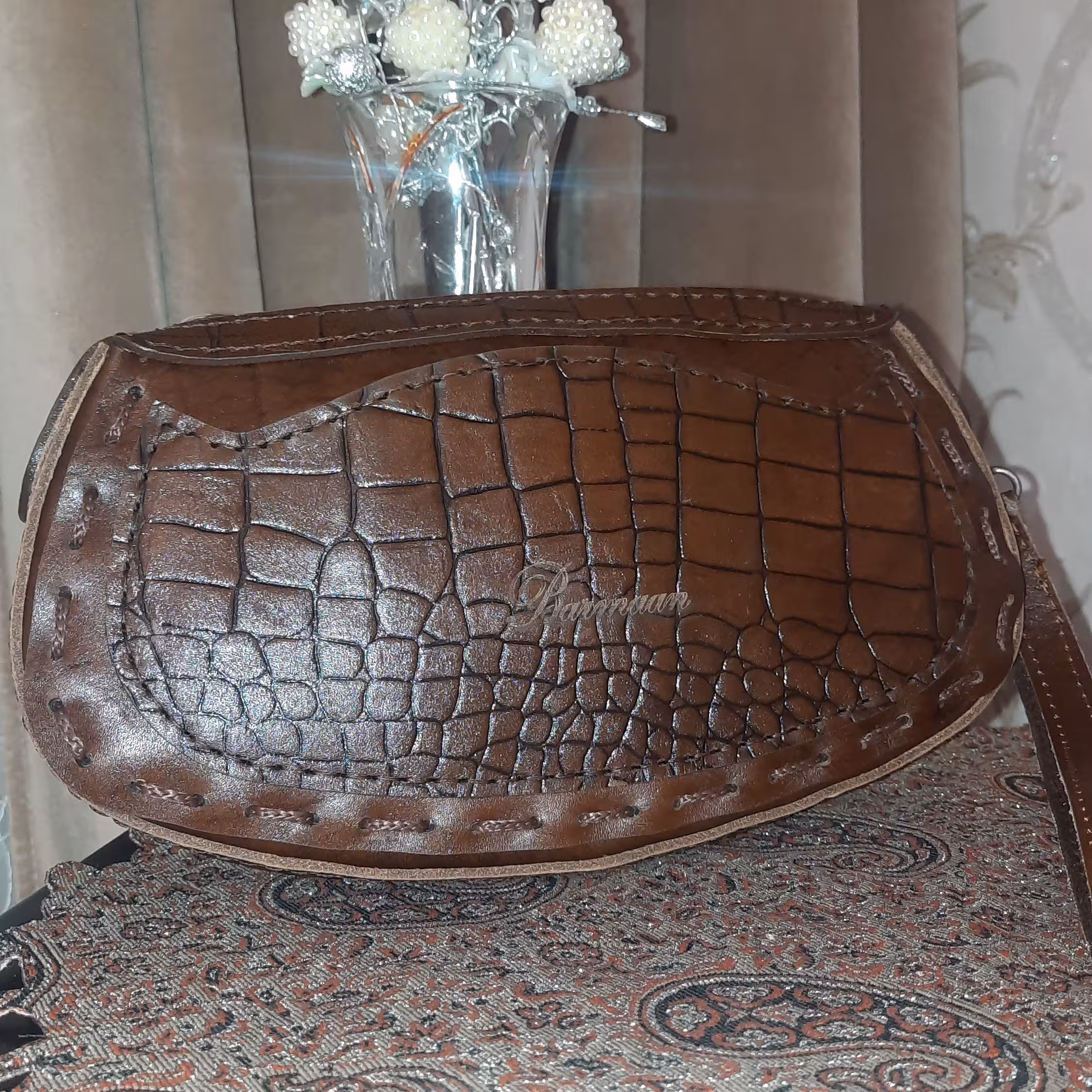 کیف چرمی دست دوزِ دستی مدل ننه جونی