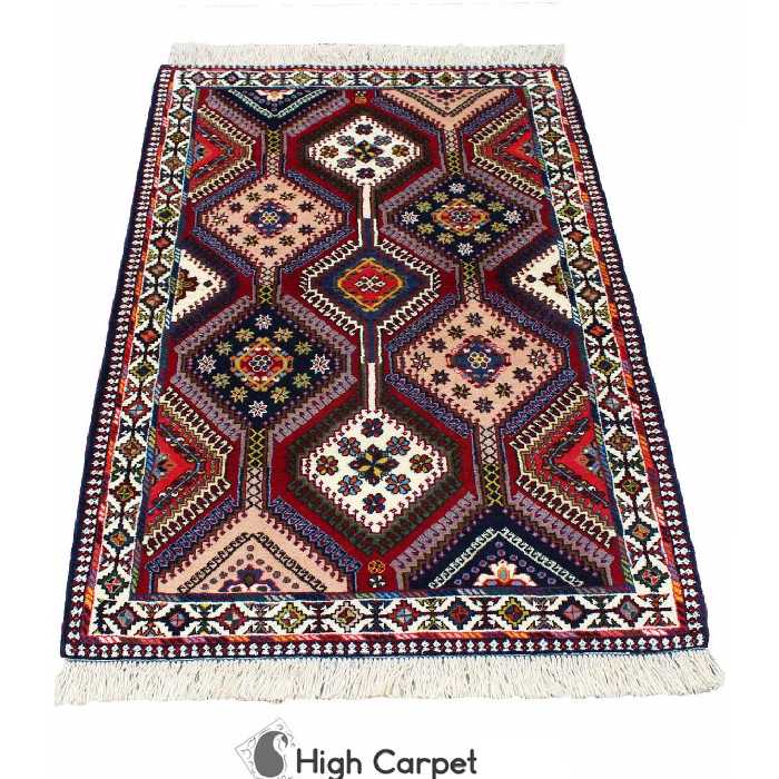 فرش دستبافت 1.5 متری نقشه لوزی قرمز شکلاتی یلمه شیراز کد 1126