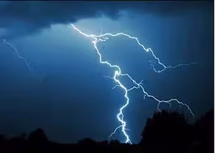 پاورپوینت برقگیر ساختمان و نحوه طراحی و اجرای آن Lightning arrester