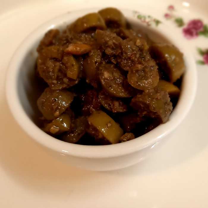 زیتون پرورده  تازه چهار مغز خانگی (یک کیلویی)