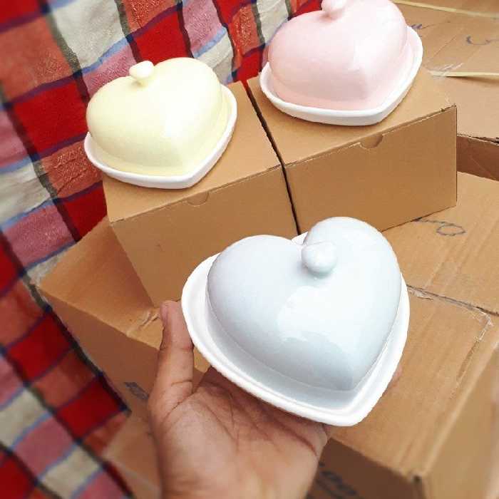 کره خوری دلبر قلبی
در رنگ های دلبررررر
از جنس سرامیک
ارسال رنگ رندم 
همراه با جعبه 