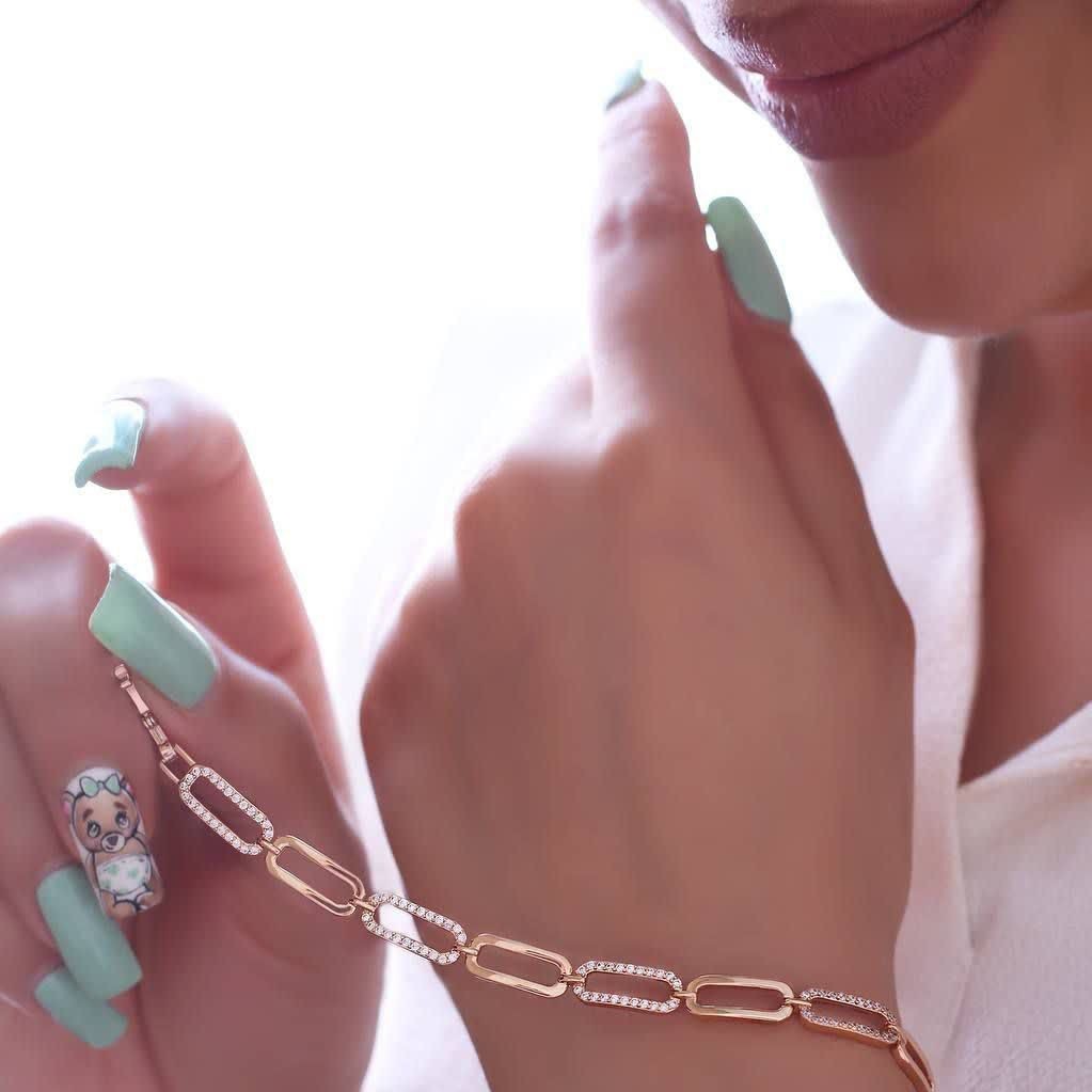 دستبند کد11719برند ژوپینگxuping.نگین اتمی.آبکاری طلا.رنگ ثابت.ضدحساسیت