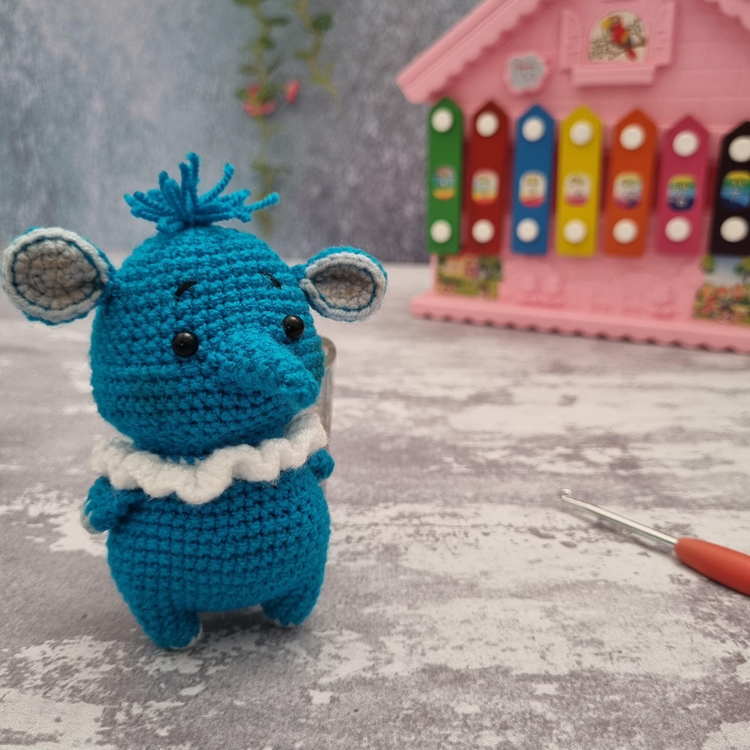 عروسک بافتنی فیل