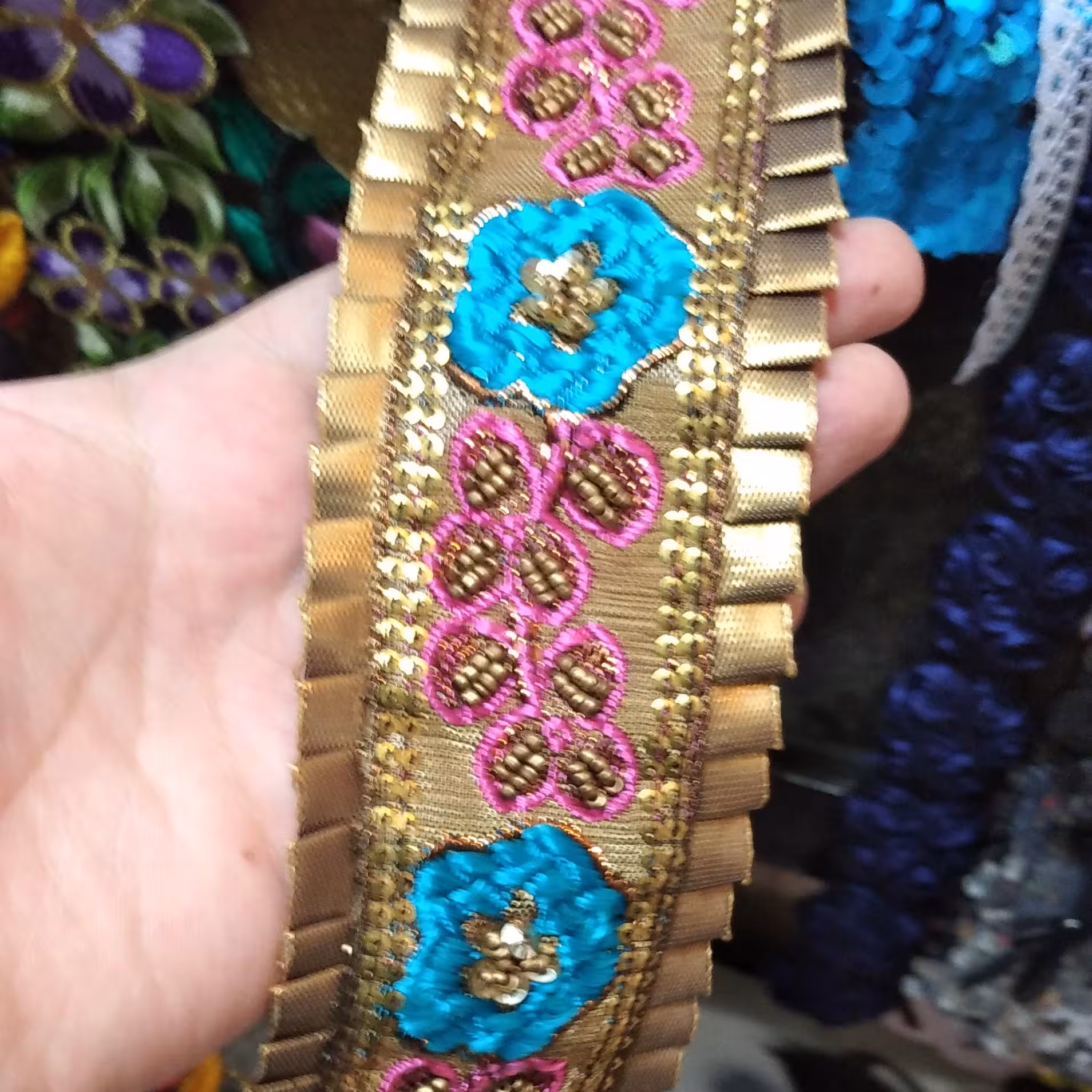 نوار گلدوزی زمینه بژ 1 متر