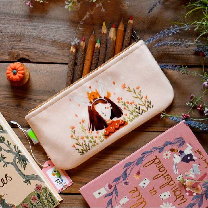 جامدادی مخمل طرح دختر و گربه طوطی دیزاین