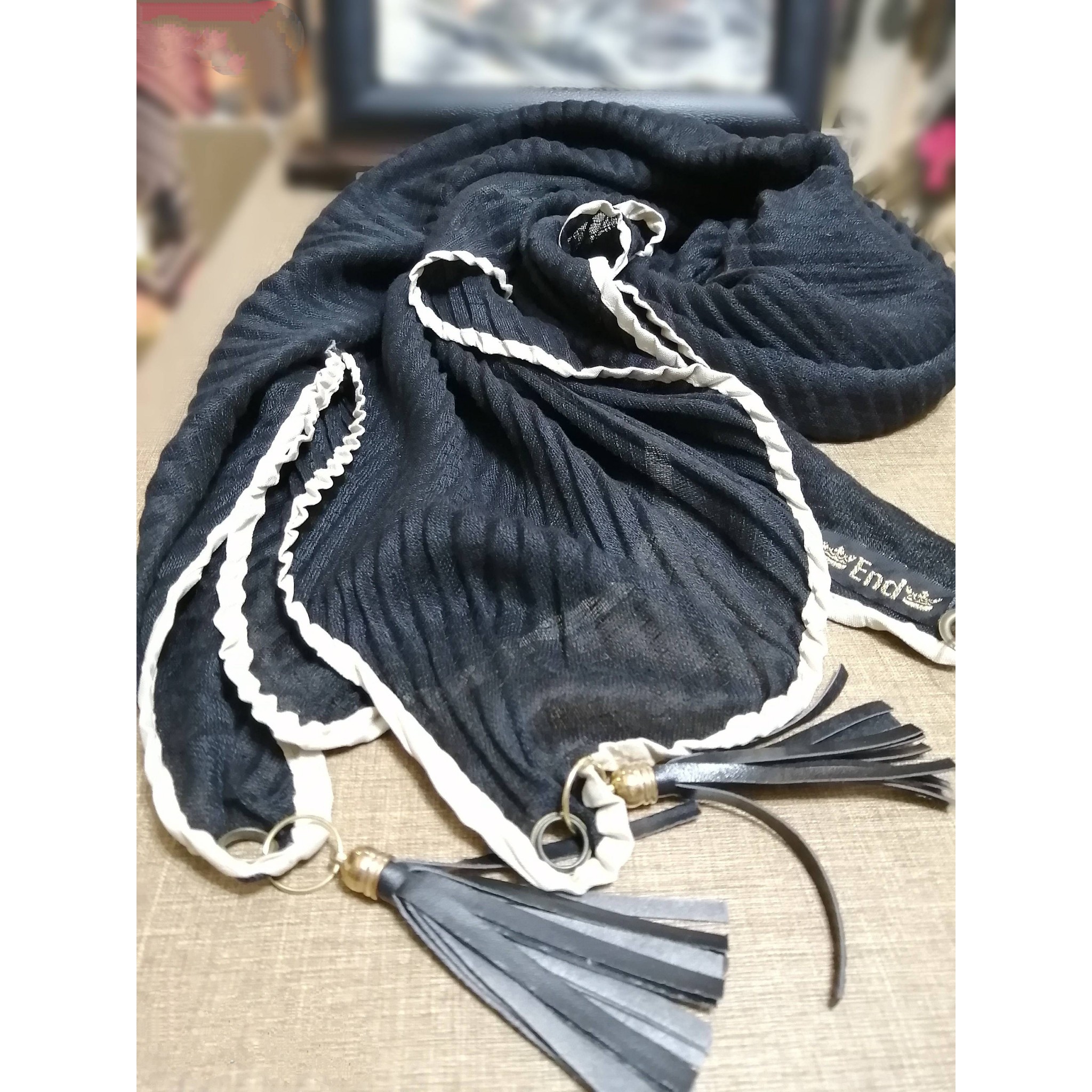 شال پلیسه نخی منگوله دار فوق العاده شیک بسیار با کیفیت در 6رنگ زیبا و جذاب با ارسال رایگان 