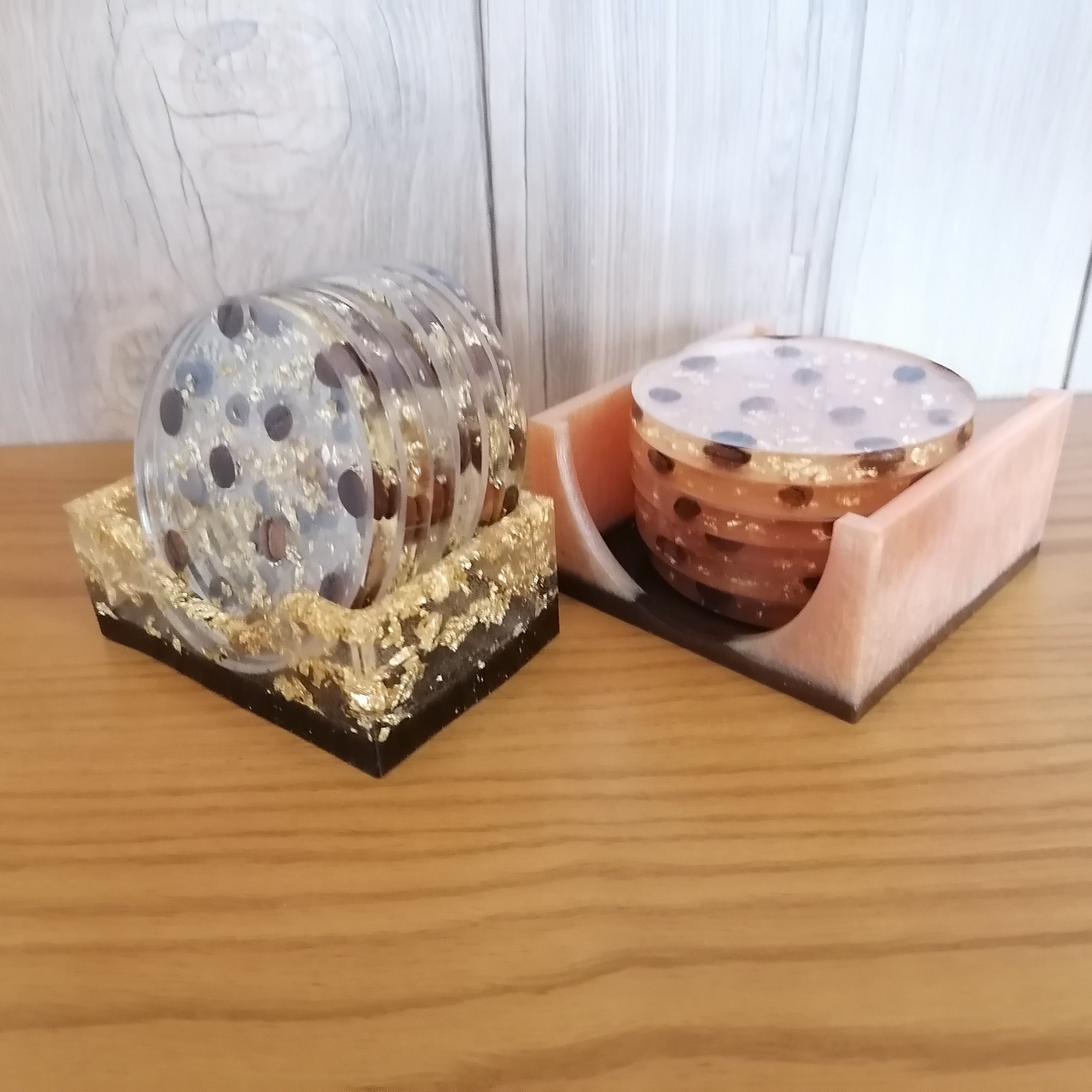 زیر لیوانی و استند رزینی در شکل گرد قابل شستشو و نشکن