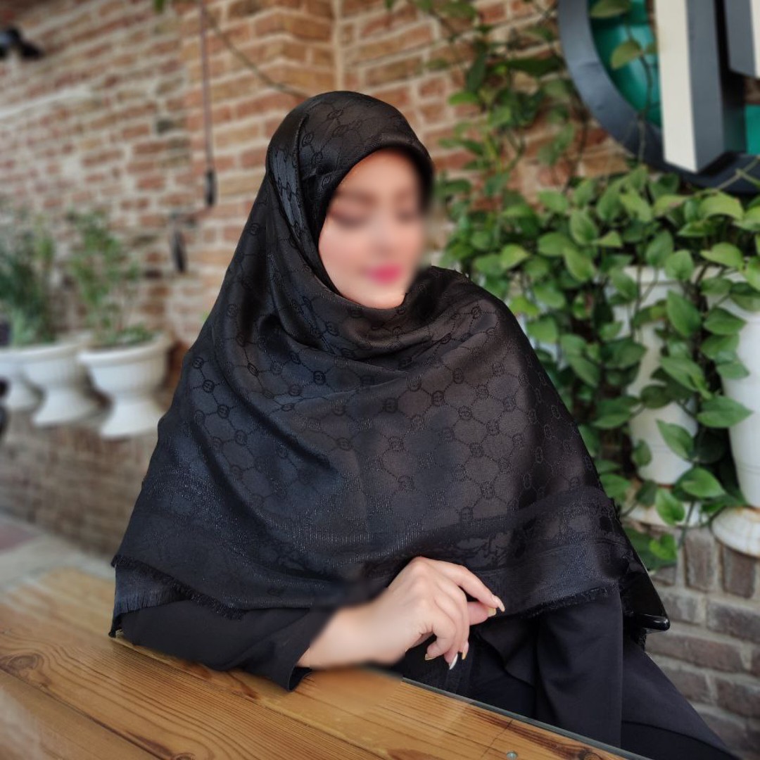 روسری دورو لمه دار وارداتی نخ ابریشم ژاکارد قواره 140 رنگ مشکی طرح گوچی
