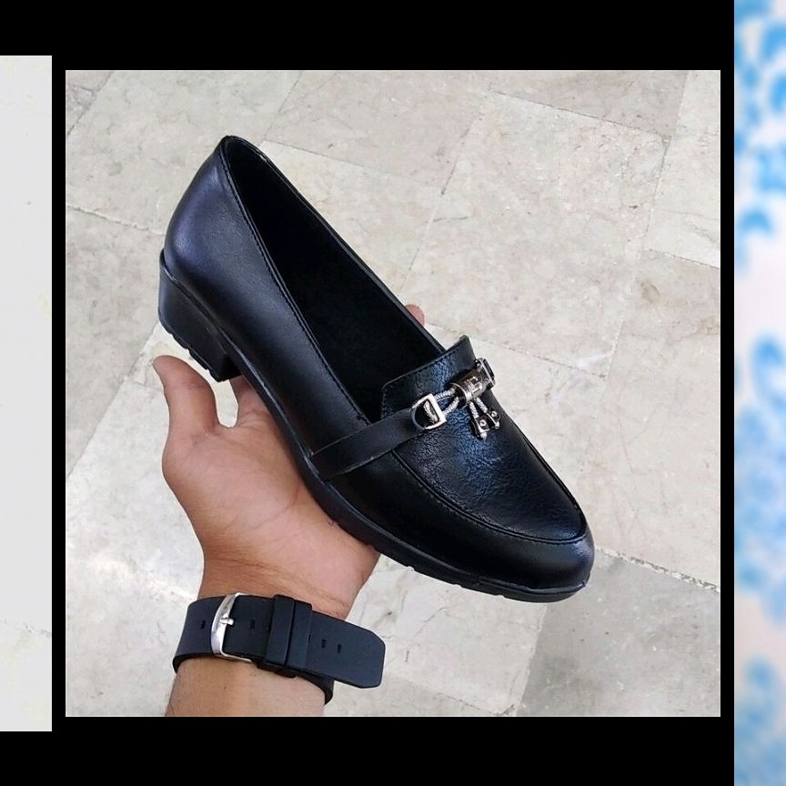 کفش. کالج بسیار شیک وتمیز 