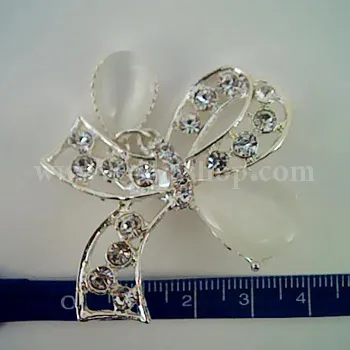 گل سینه پاپیون