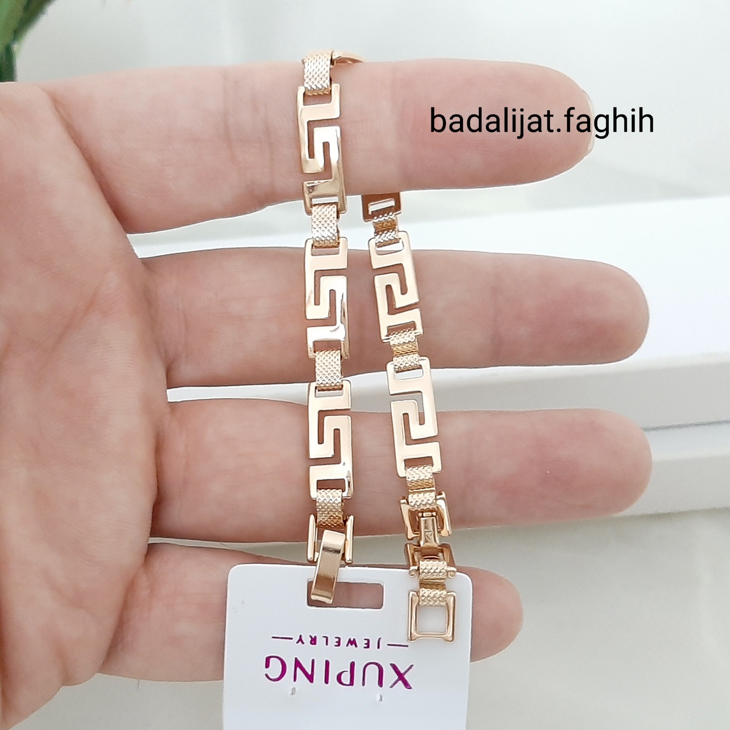 دستبند ورساچی برند ژوپینگ فوق العاده شیک دو قفله قابل تنظیم حک خورده و آبکاری طلا شده 