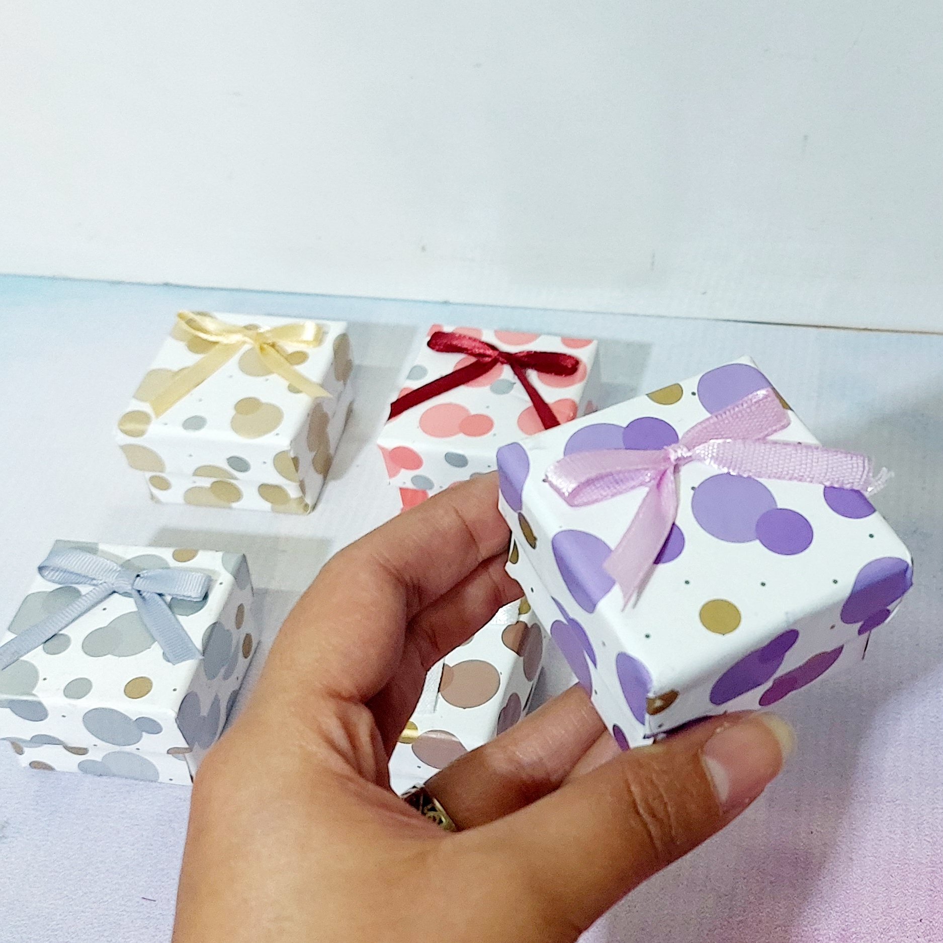 جعبه طلا و جواهر  انگشتر  12 عددی هارد باکس  مقوایی  طرح  توپی رنگ پاستیلی  کهن تهران