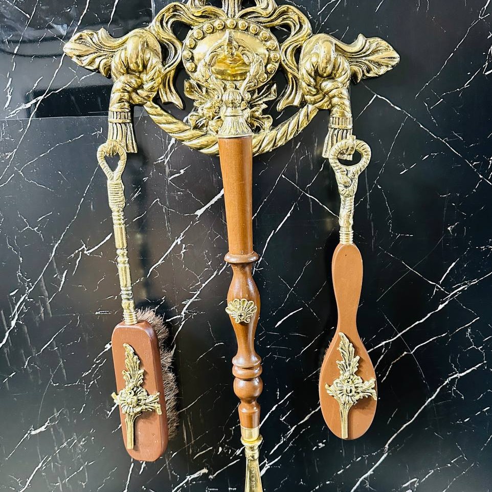 پاشنه کش دیواری ،سه تایی،جنس برنز ،ارتفاع 68در35سانت،کیفیت درجه یک