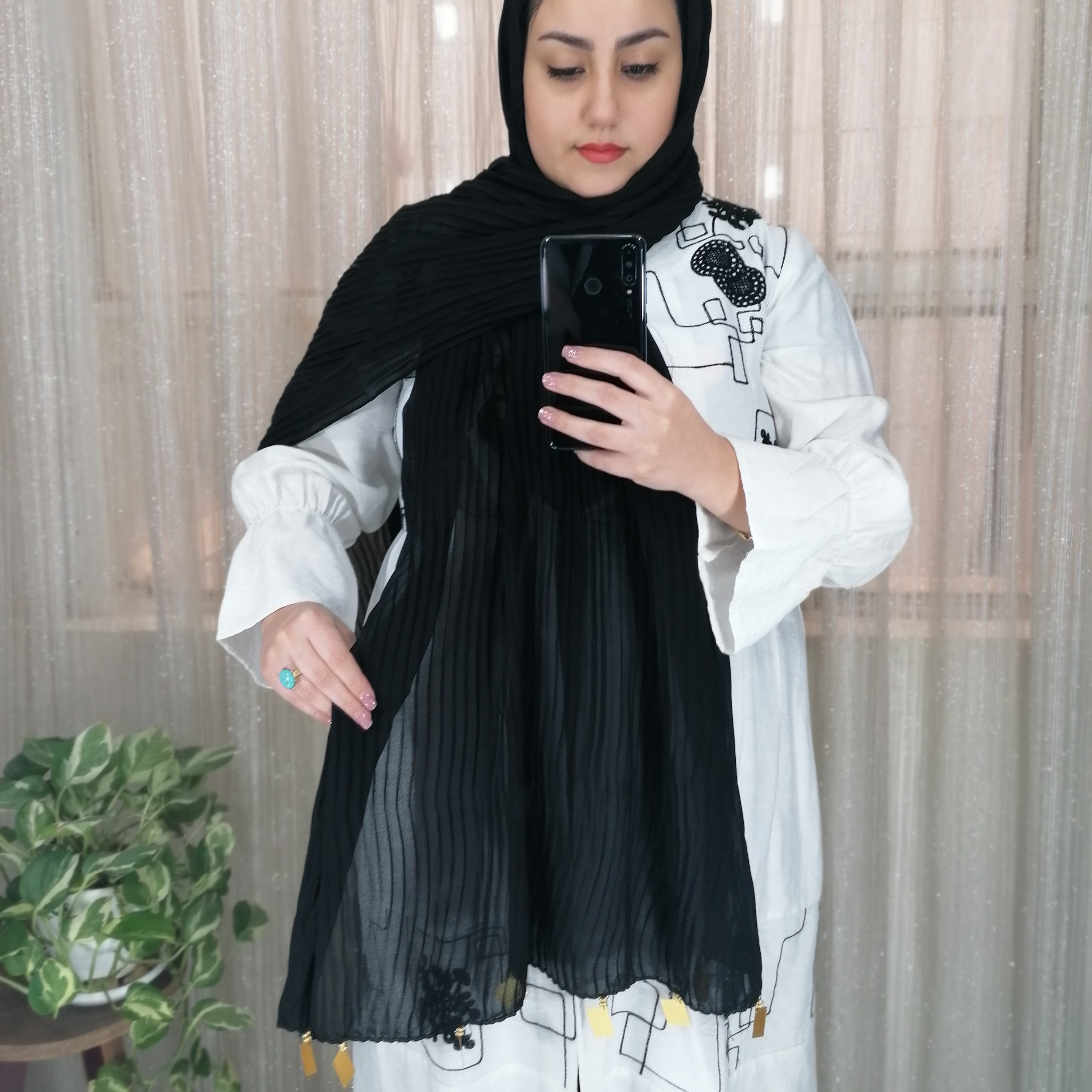 شال پلیسه کرپ نخ مشکی منگوله دار