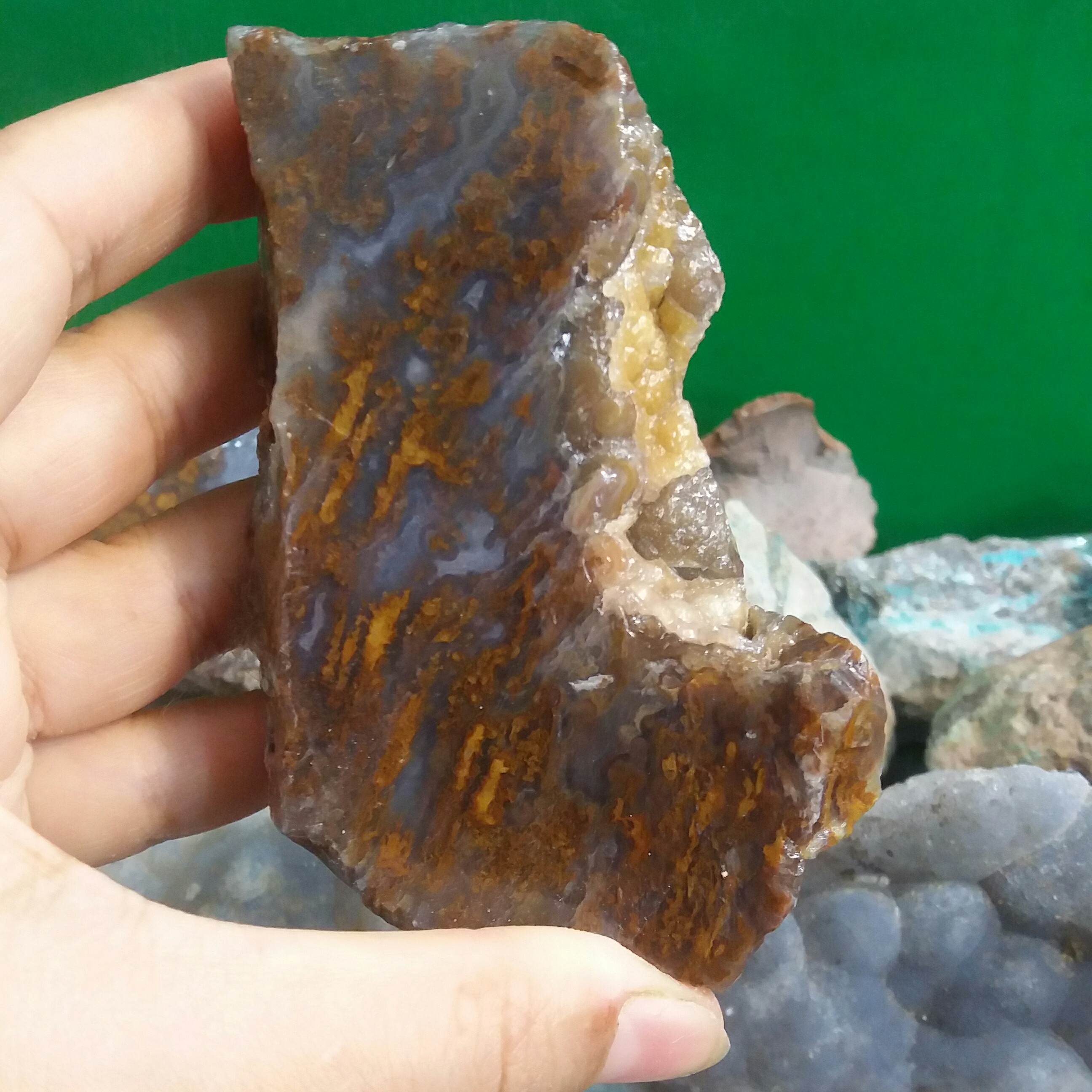 سنگ عقیق اصل منظره پاییزی فوق کلکسیونی مناسب ویترین مغاره یا دکور منزل با خواص بسیار سنگ عقیق 8.5 سانته