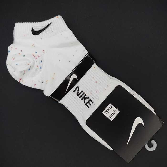 جوراب مچی مارک نایک رنگ سفید طرح دار پافیت 22652