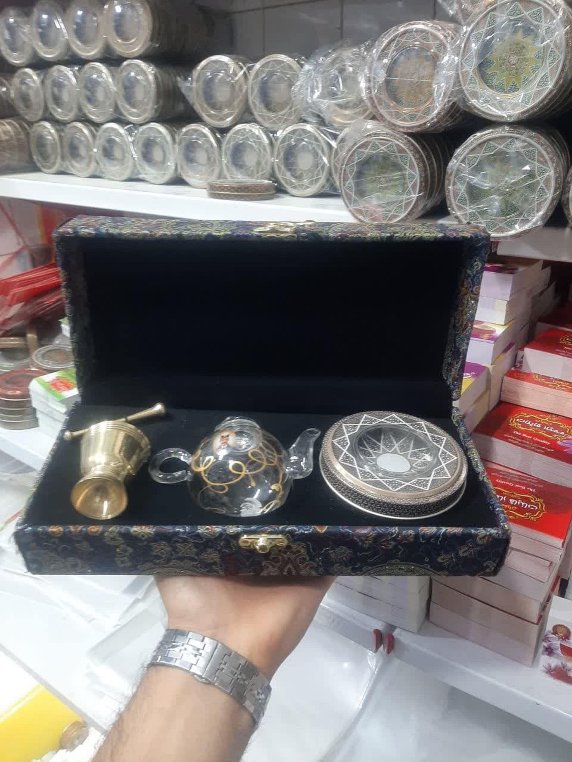 باکس هدیه زعفران طرح ترمه  خاتم یک مثقال هاون و قوری شاه عباسی