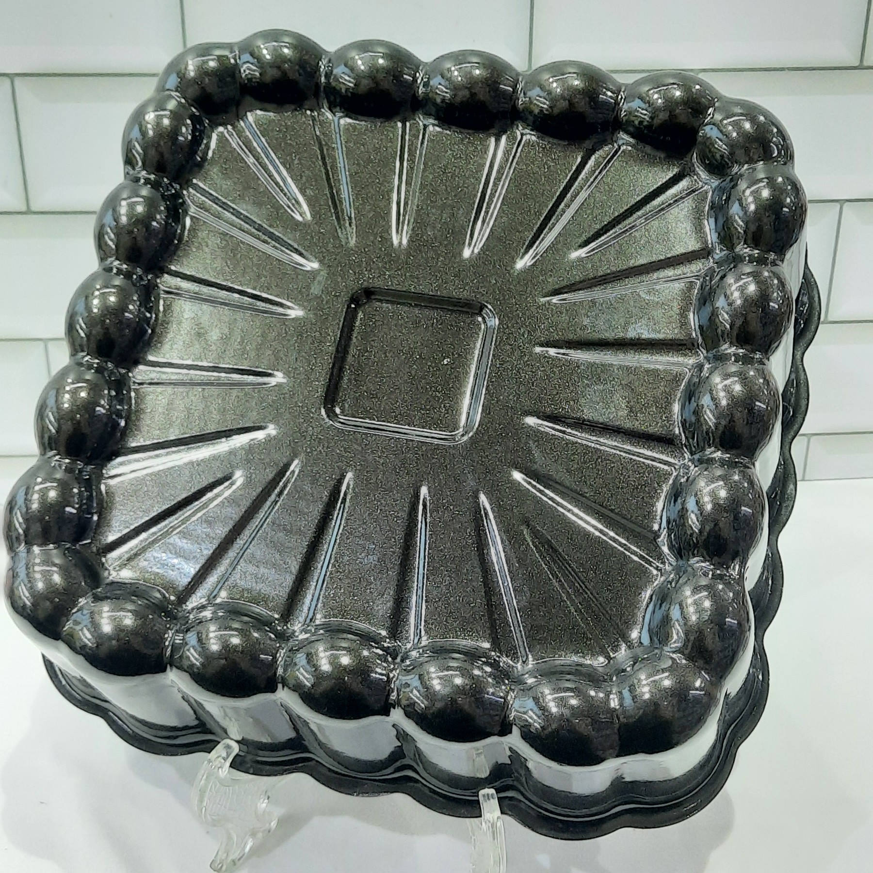 قالب تفلون گرانیتی مربع کف طرح دار سایز 25در 25سانت ارتفاع 8 سانت