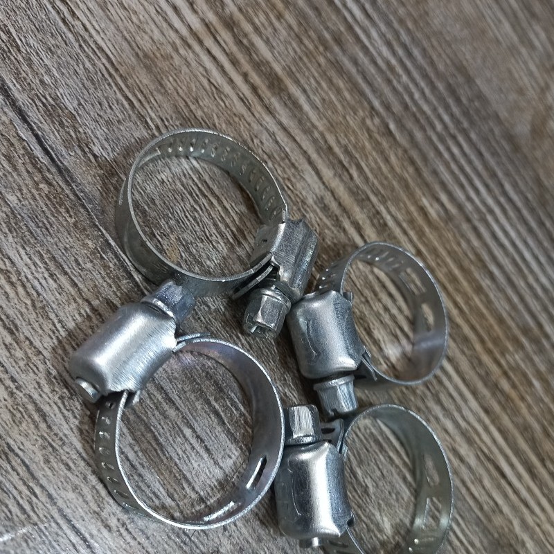 بست فلزی یا همان قفیس بسته 4 عددی سایز18 الی 25 مخصوص جنت یا همان شیلنگ تا سایز16