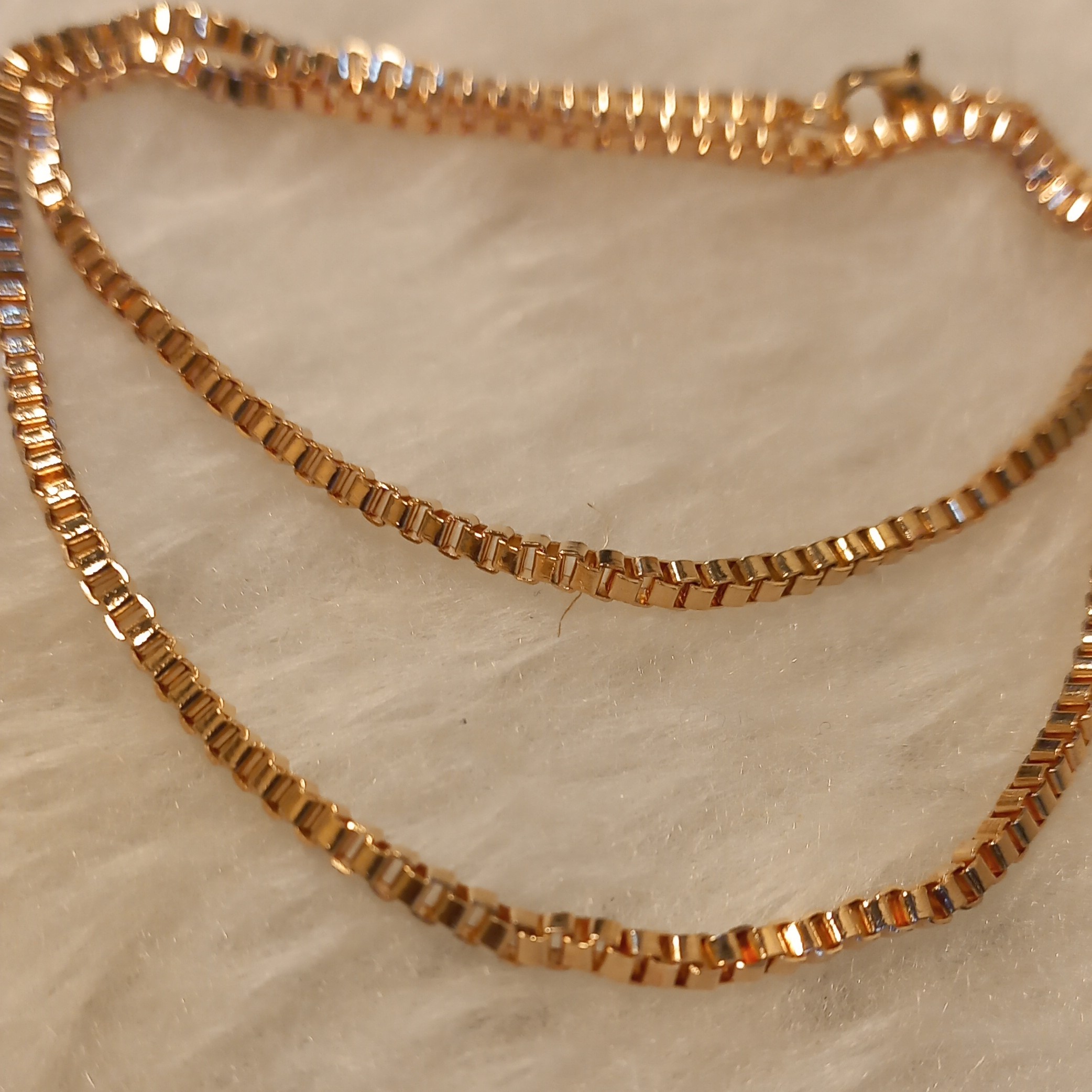 زنجیر گردنبند ارزان قیمت دوسال پیش رنگ ثابت نیست فروش فقط عمده حداقل تعداد سفارش 5 عدد