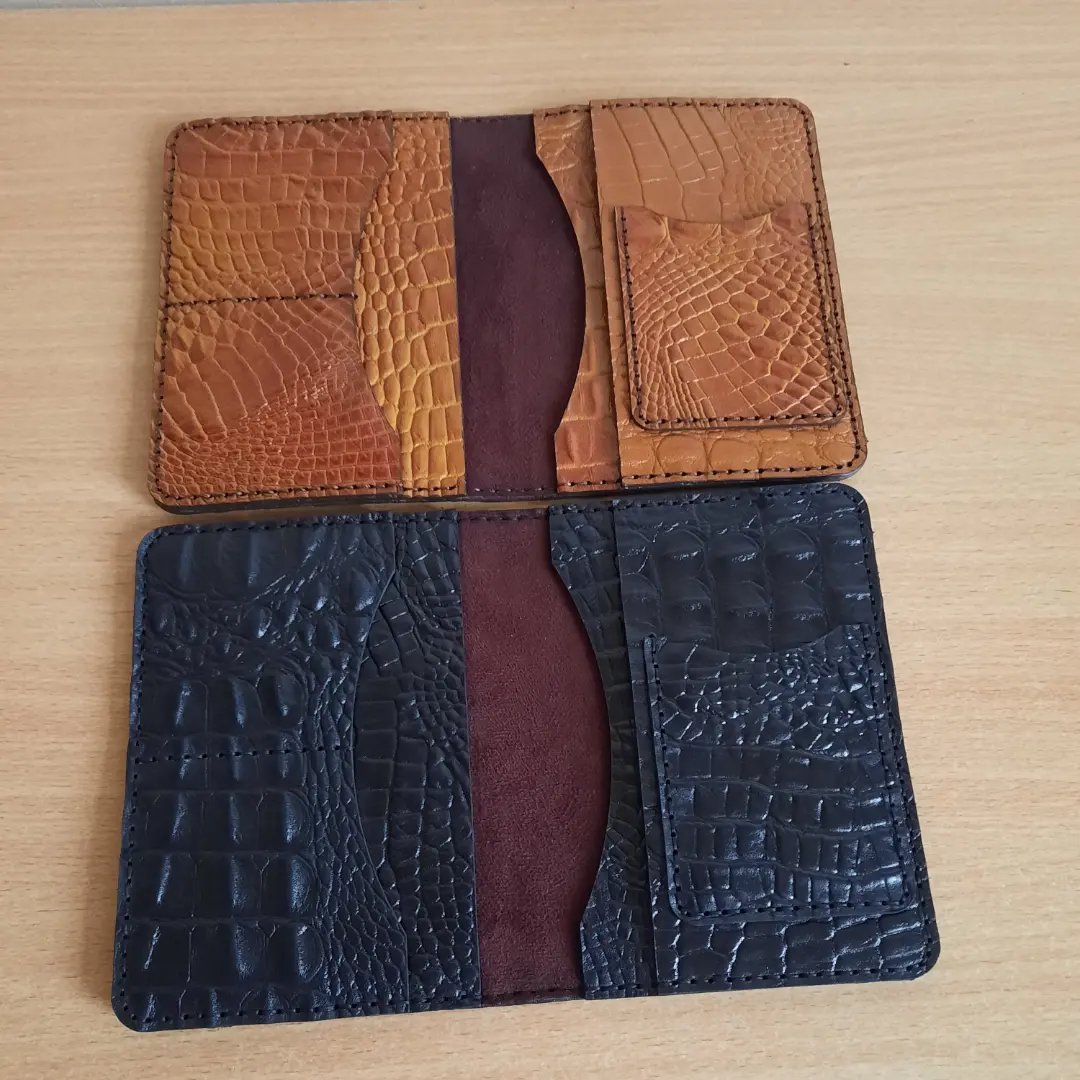 کیف پاسپورتی چرم گاوی طرح کروکودیل 