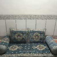 شاهنشین سنتی 5 تکه طرح سنتی در شش رنگ و سه  طرح ، شامل یک تشک و دو غدد پشتی مربعی  دو رو   و دو پشتی گرد