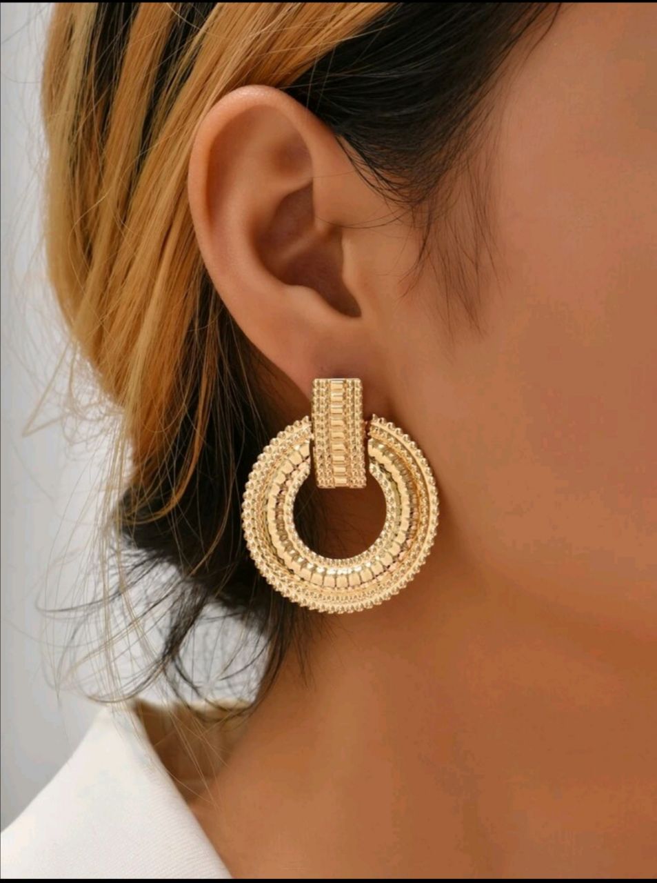 گوشواره حلقه ای طلایی زنانه گوشواره حلقه ای طلایی زنانه