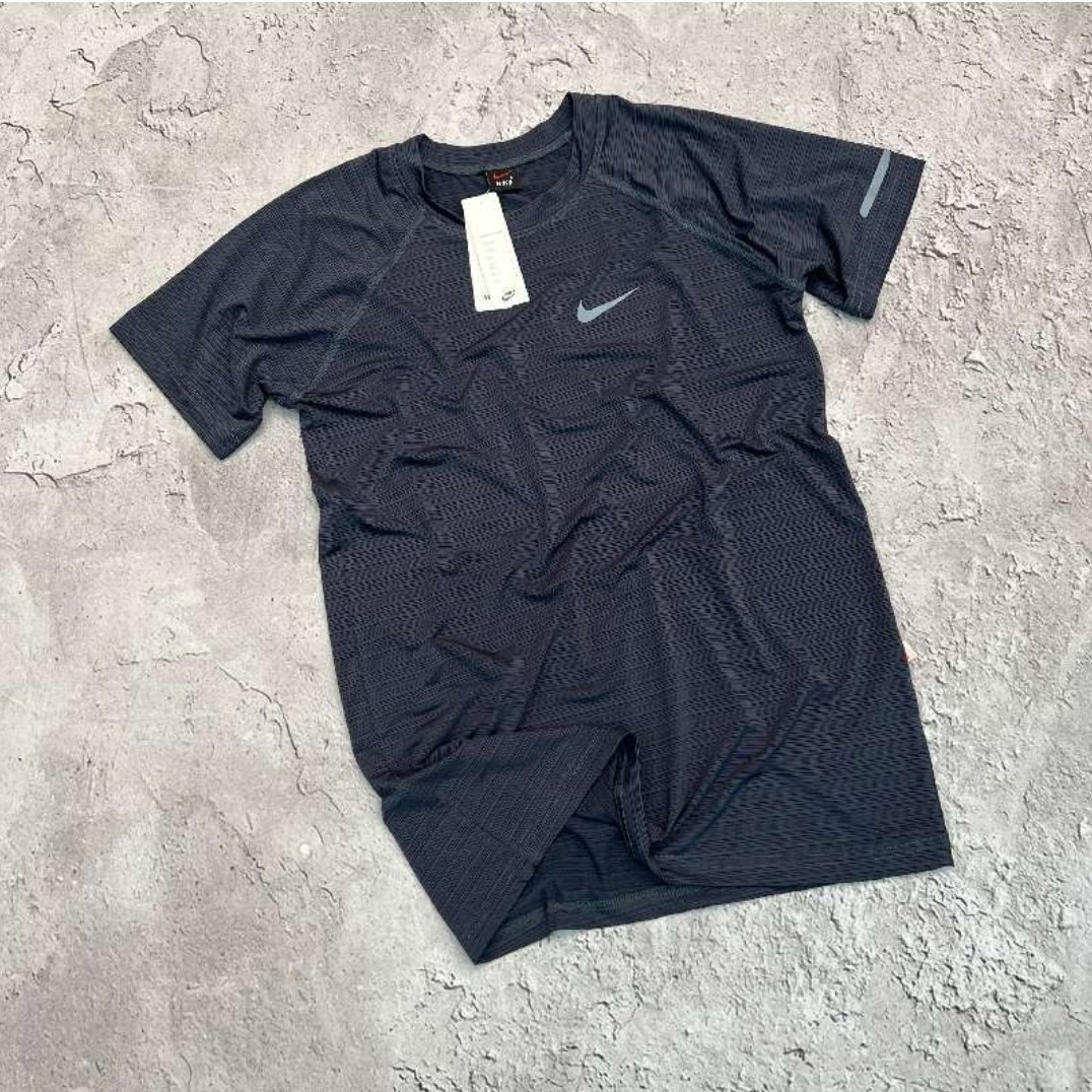 تیشرت طرح اورجینال NIKE  کشسانی بالا رنگ نوکمدادی فروشگاه لباس ورزشی وبدنسازی کاراکواسپرت