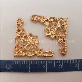 پرچ کناره طلایی