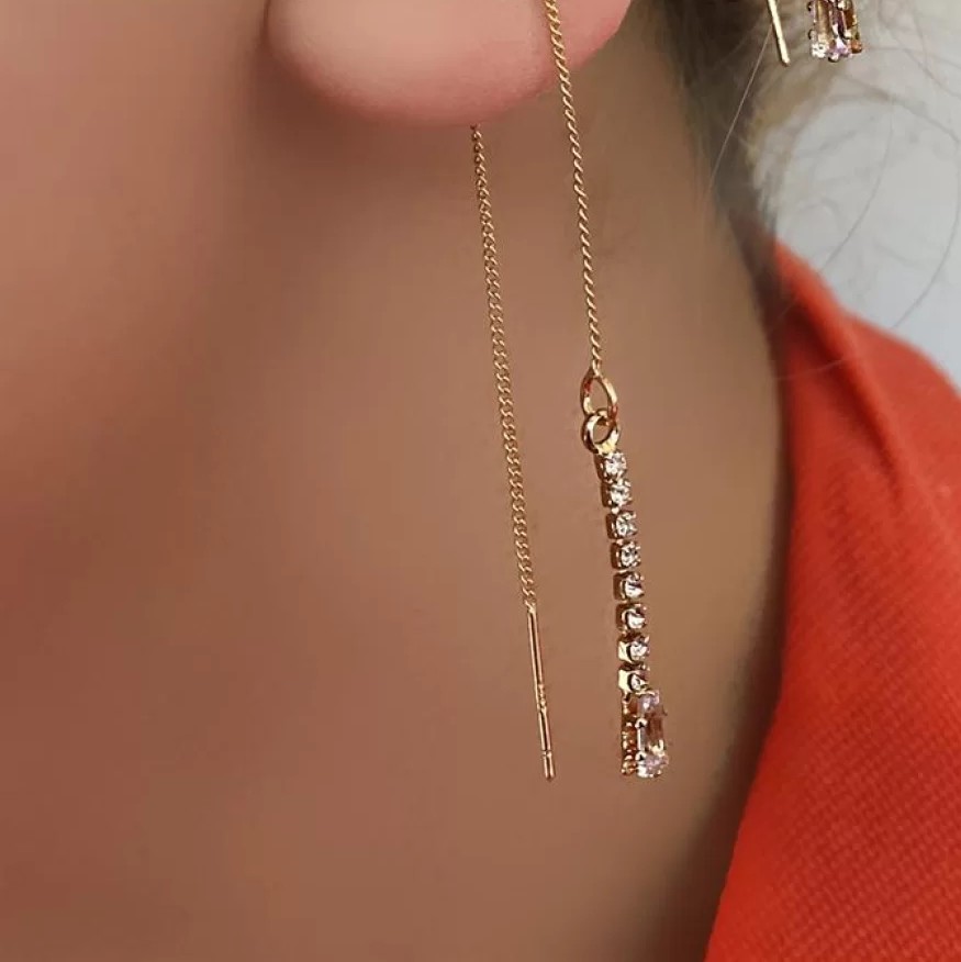 اکسسوری گوشواره آویز نگین دار با زنجیر طلایی رنگ 