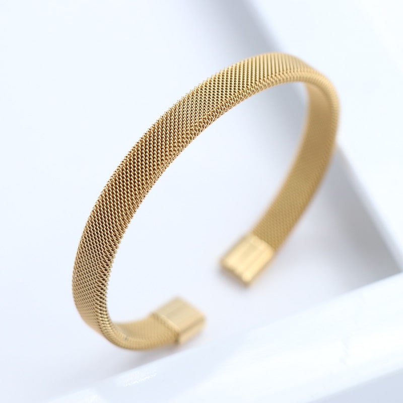 دستبند تک پوش مشبک طلایی رنگ ثابت 74008